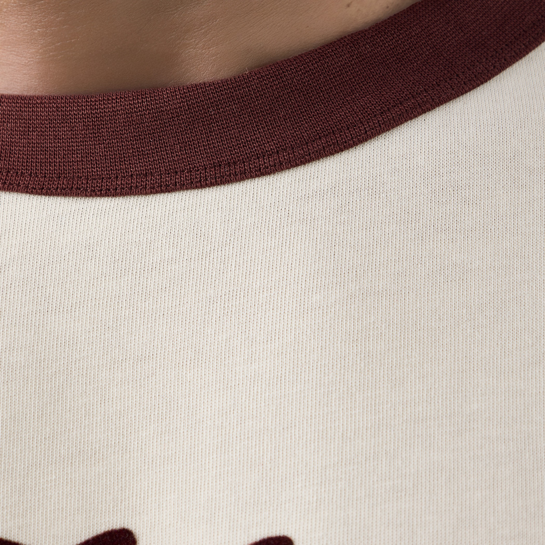 تيشيرت بياقة ضيقة وطبعات من لي كوبر-men-clothing-tshirtsandpolos-tshirts-image-5
