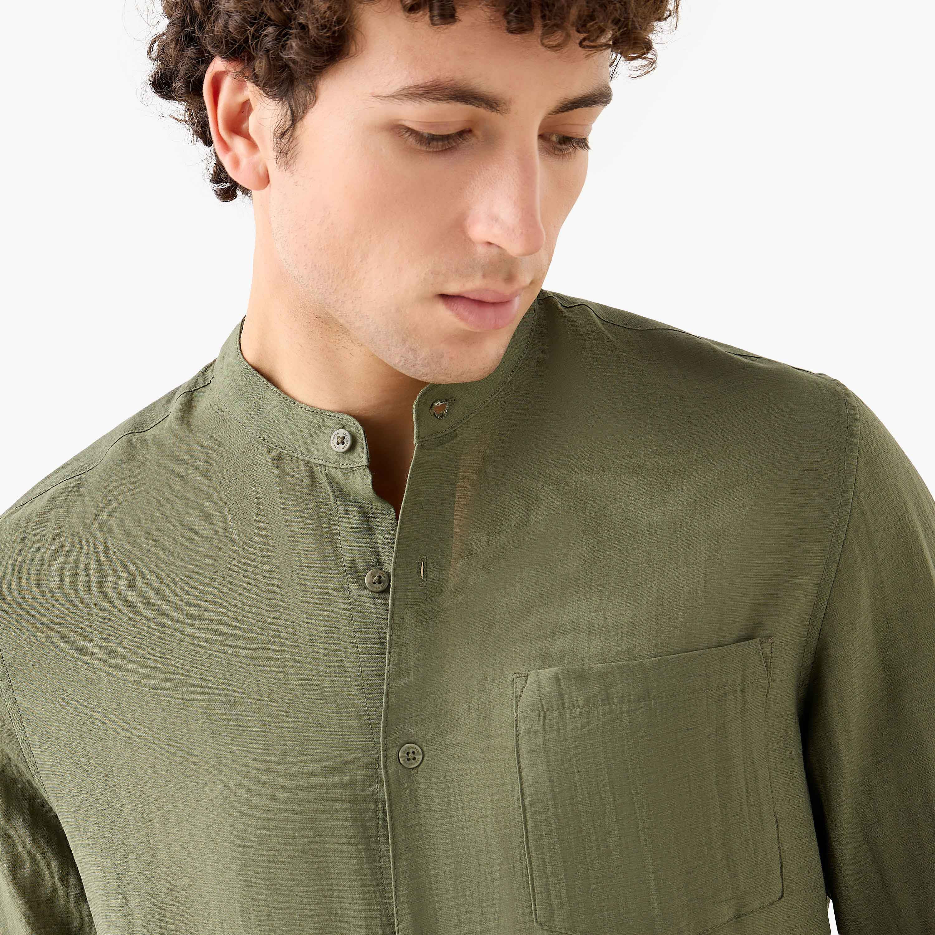 قميص بقصّة عادية وياقة ماندارين من لي كوبر-men-clothing-shirts-image-4