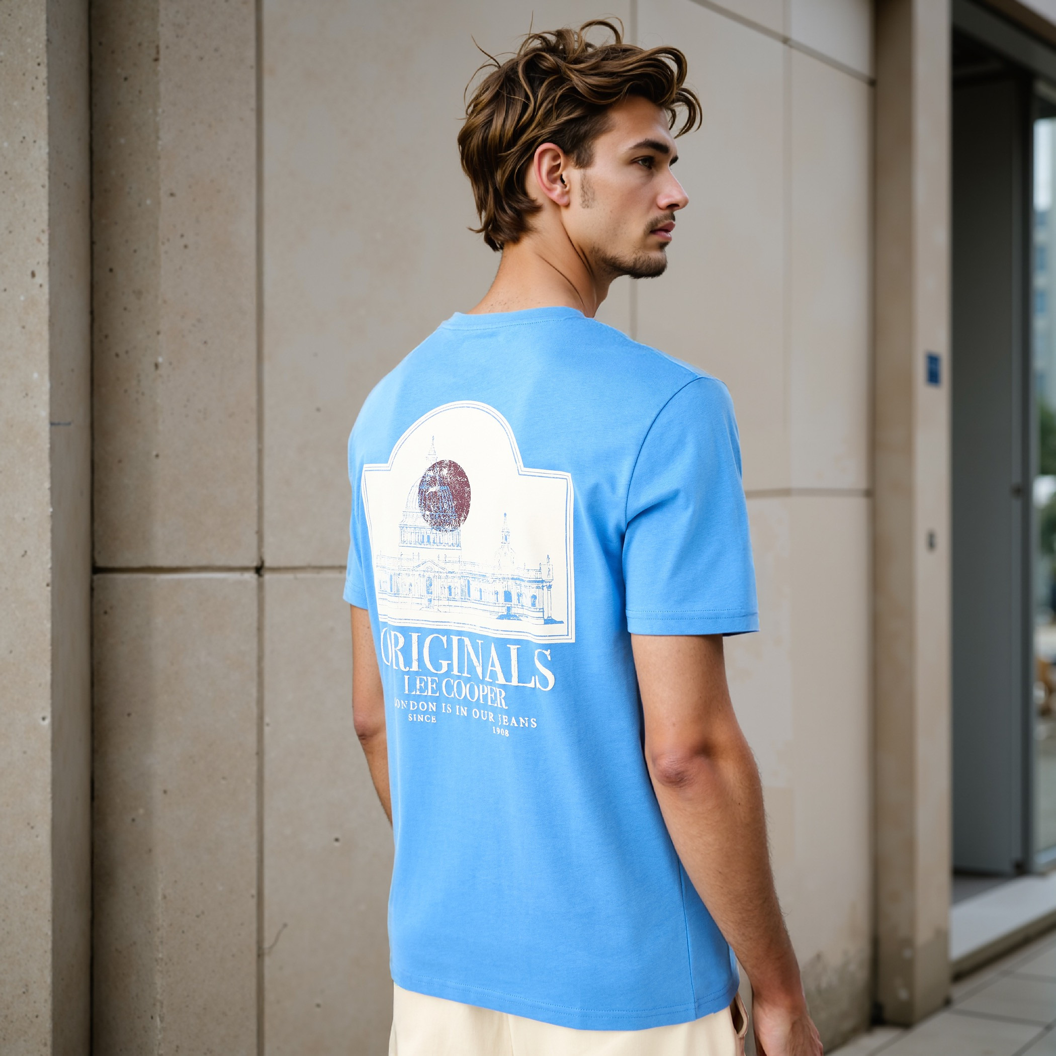 تيشيرت بطبعات تايبوجرافيك وياقة ضيقة من لي كوبر-men-clothing-tshirtsandpolos-tshirts-image-1