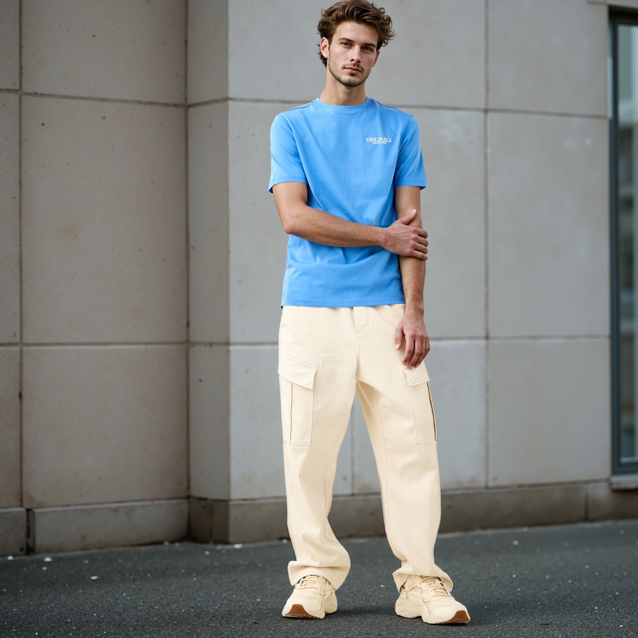 تيشيرت بطبعات تايبوجرافيك وياقة ضيقة من لي كوبر-men-clothing-tshirtsandpolos-tshirts-image-2