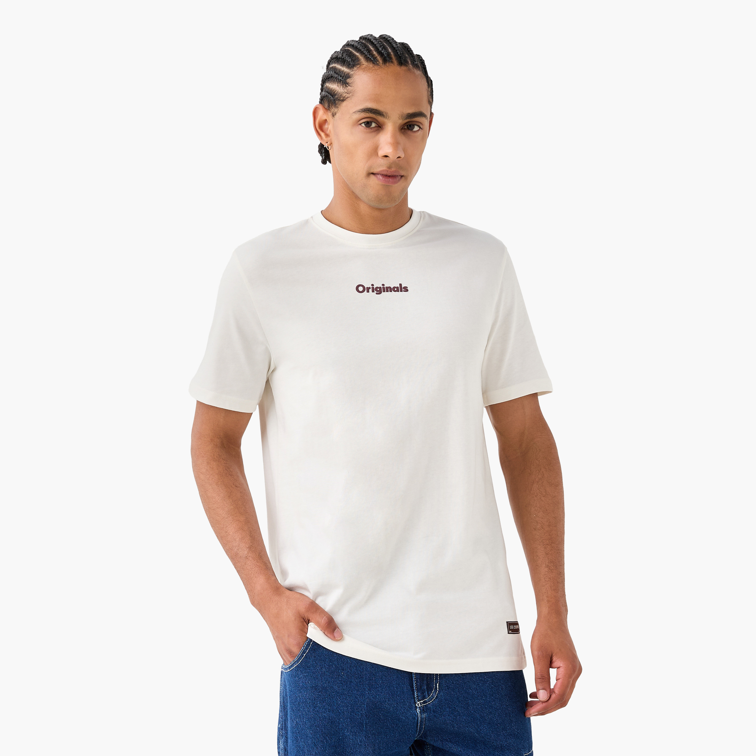تيشيرت بطبعات تايبوجرافيك وياقة ضيقة من لي كوبر-men-clothing-tshirtsandpolos-tshirts-image-1