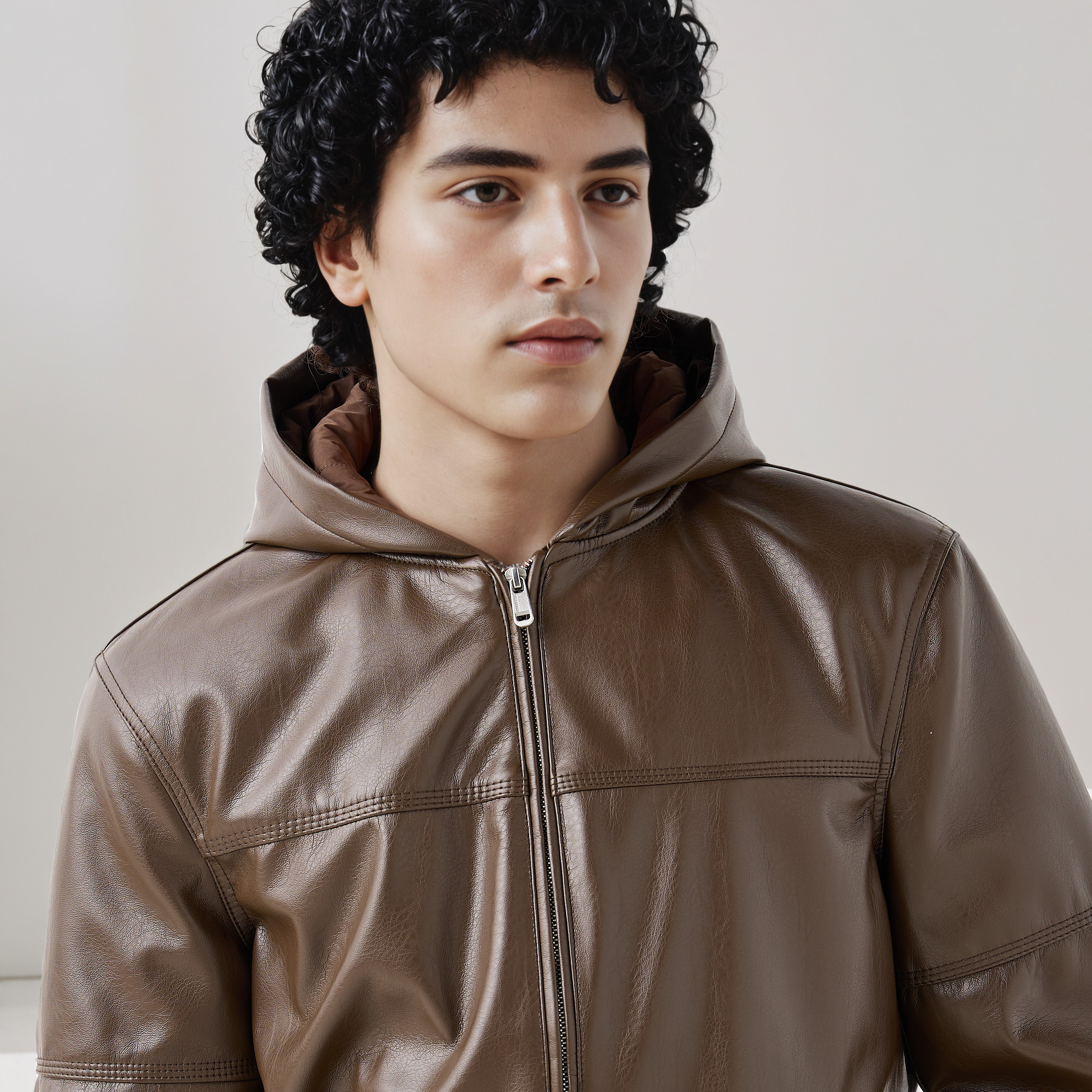 جاكيت بومبر بقصّة عادية وقبعة للرجال من لي كوبر-men-clothing-jacketsandblazers-jackets-image-4
