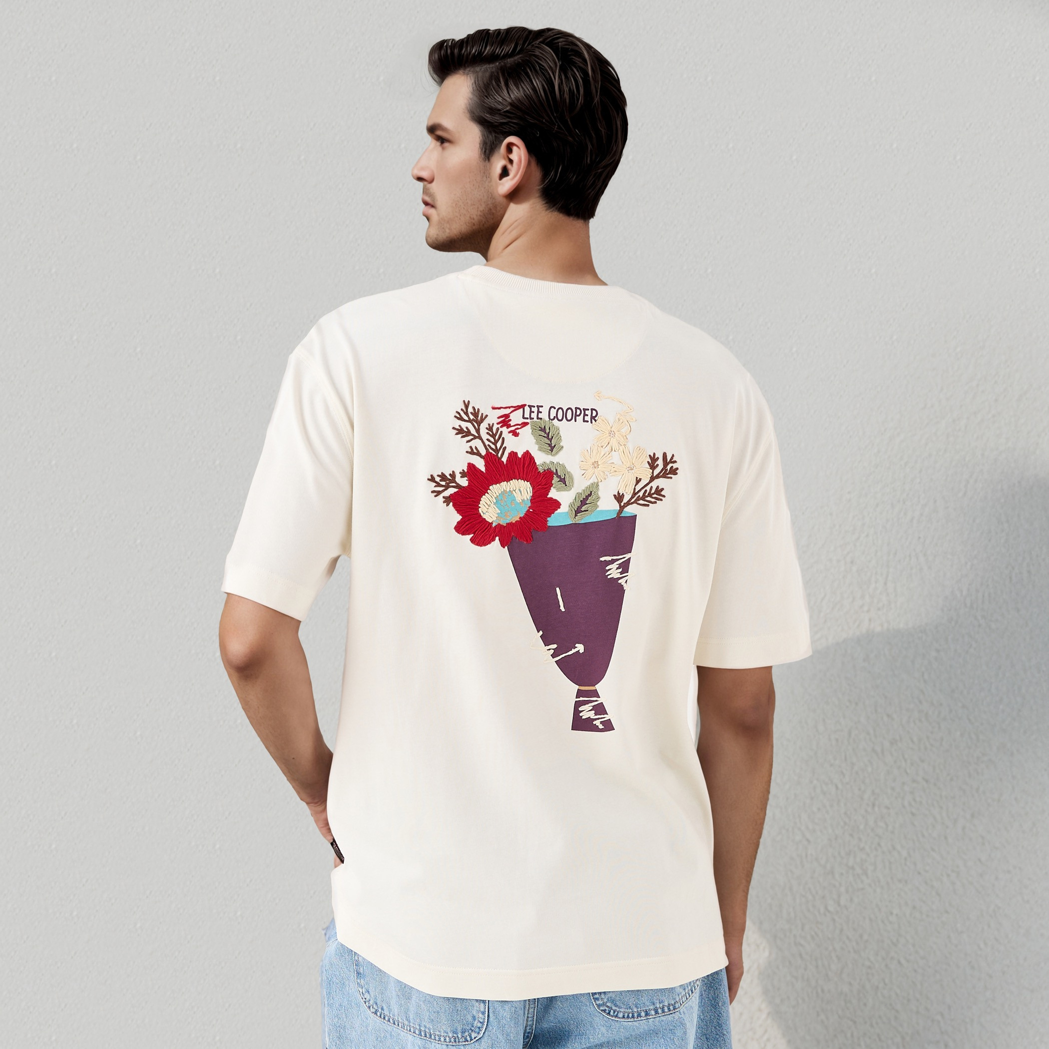 تيشيرت مطرز من لي كوبر-men-clothing-tshirtsandpolos-tshirts-image-1