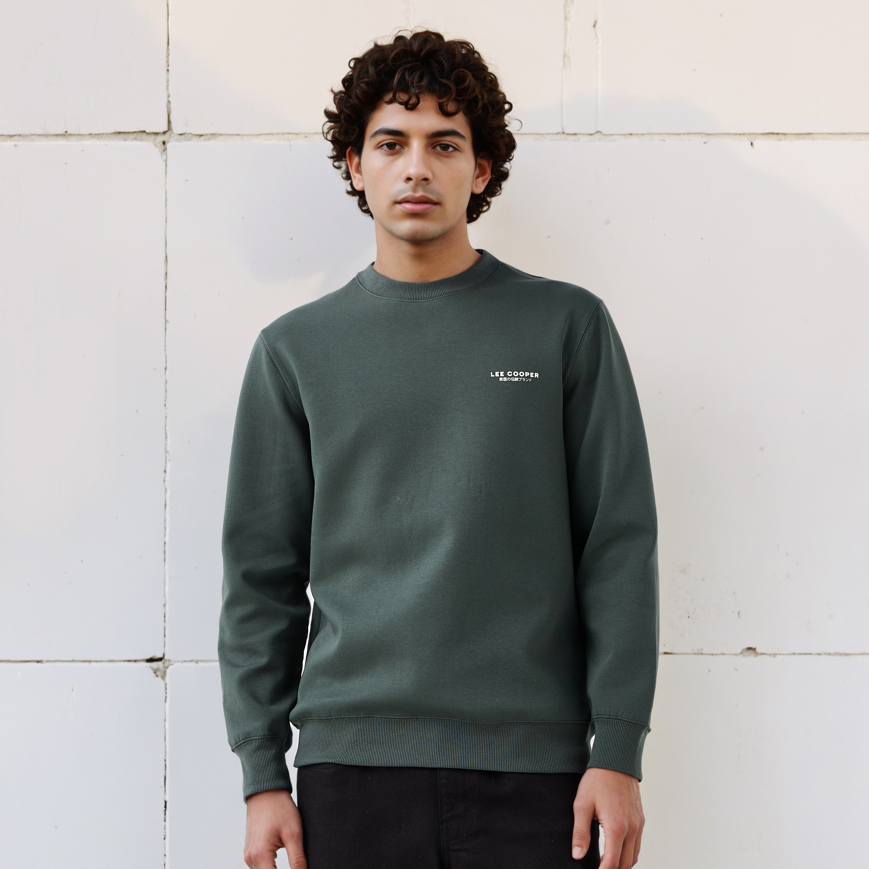 سويت شيرت قطن بقصّة عادية وطبعات شعار للرجال من لي كوبر-men-winterwear-hoodiesandsweatshirts-image-3