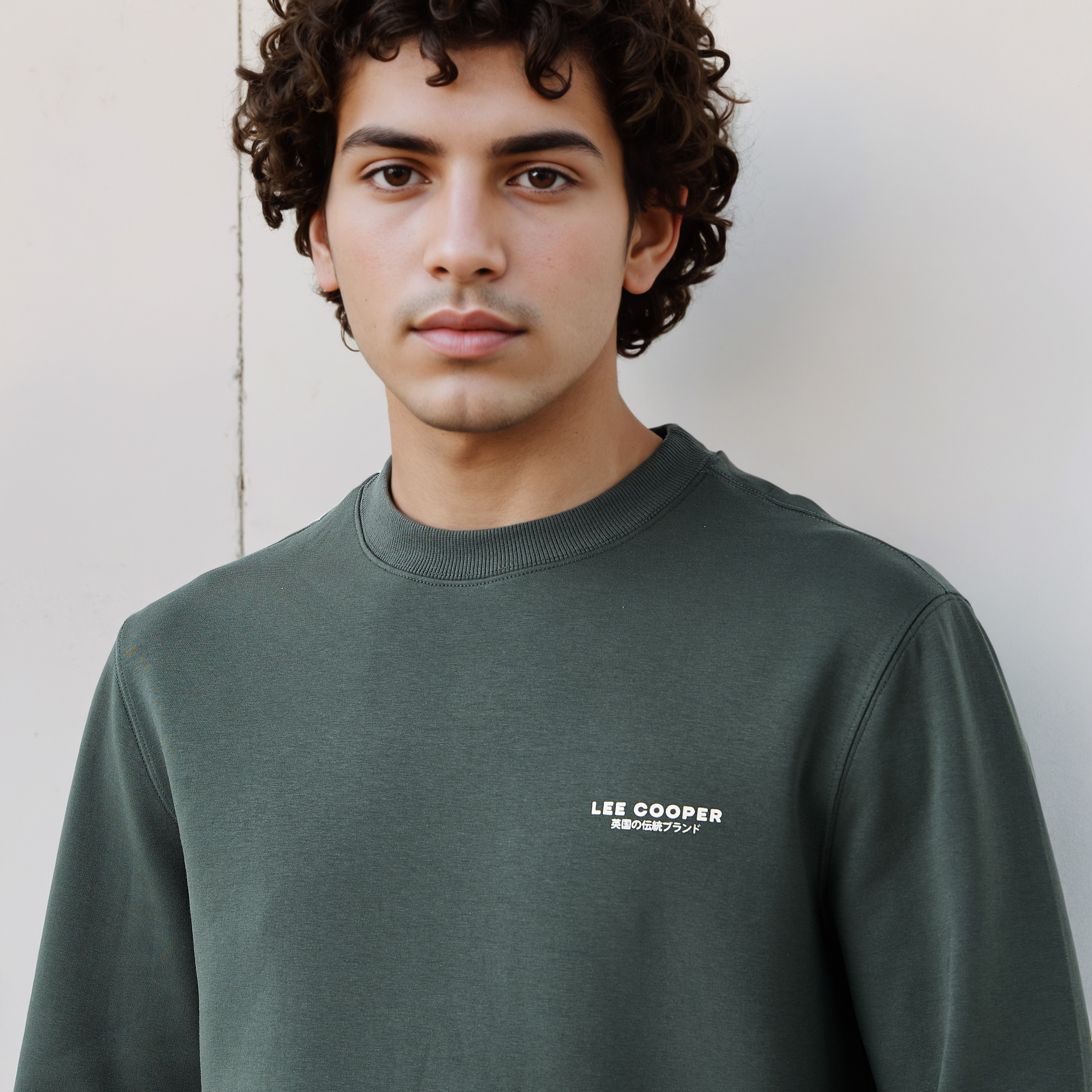 سويت شيرت قطن بقصّة عادية وطبعات شعار للرجال من لي كوبر-men-winterwear-hoodiesandsweatshirts-image-4