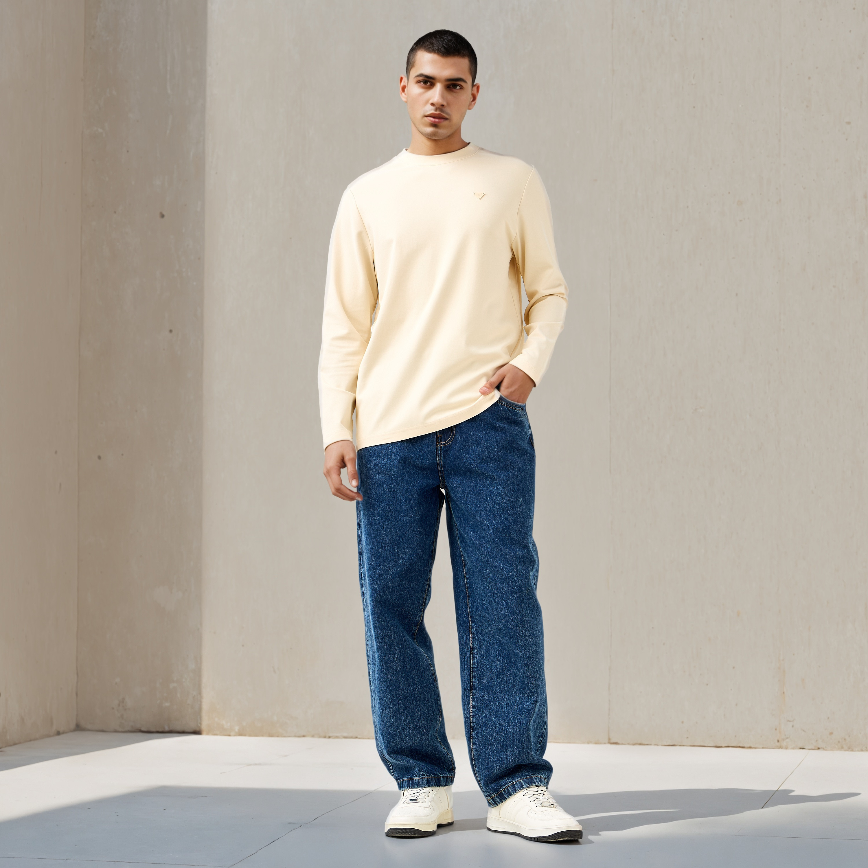 تيشيرت بياقة ضيقة من لي كوبر-men-clothing-tshirtsandpolos-tshirts-image-2