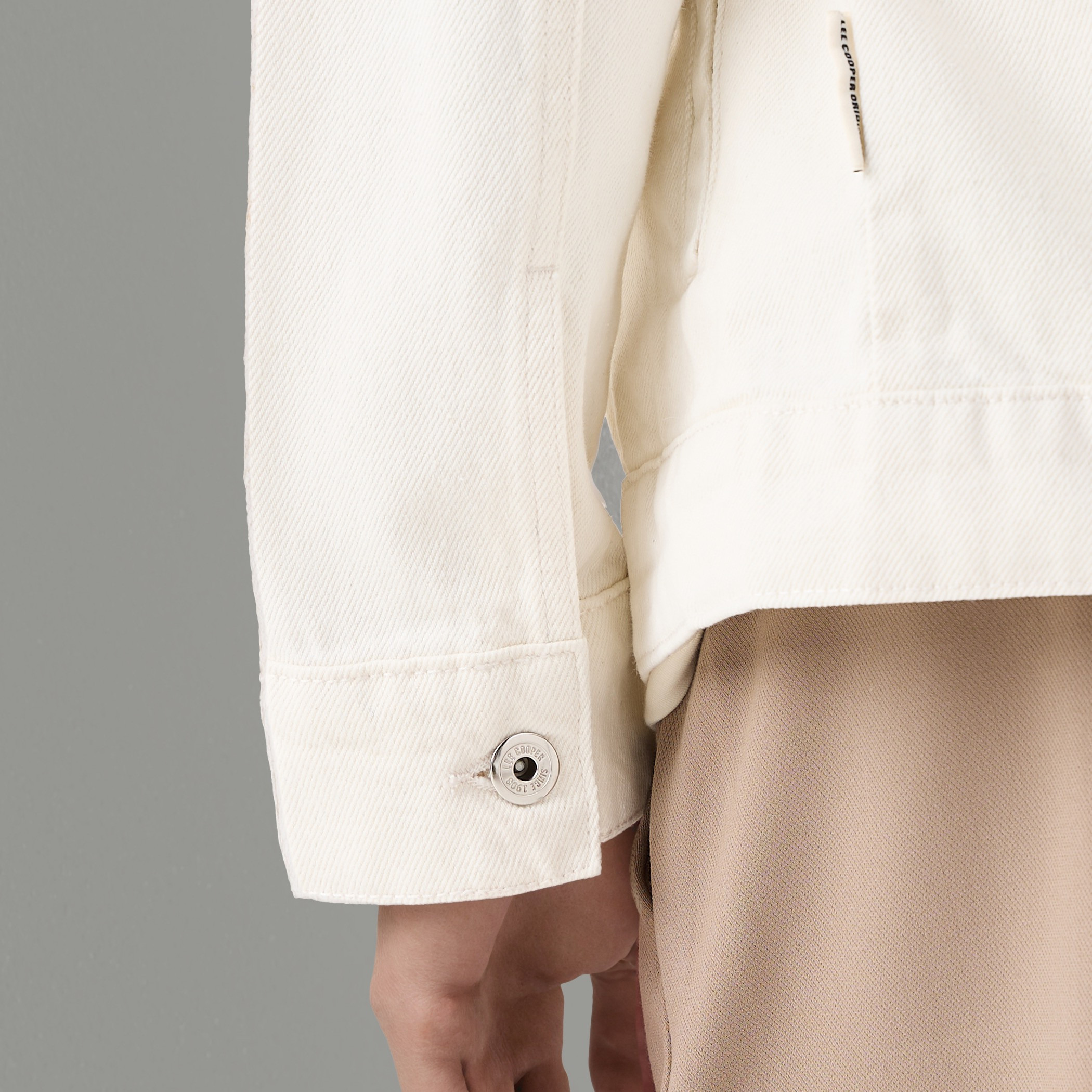 شاكيت دينم بأزرار من لي كوبر-men-clothing-jacketsandblazers-jackets-image-5