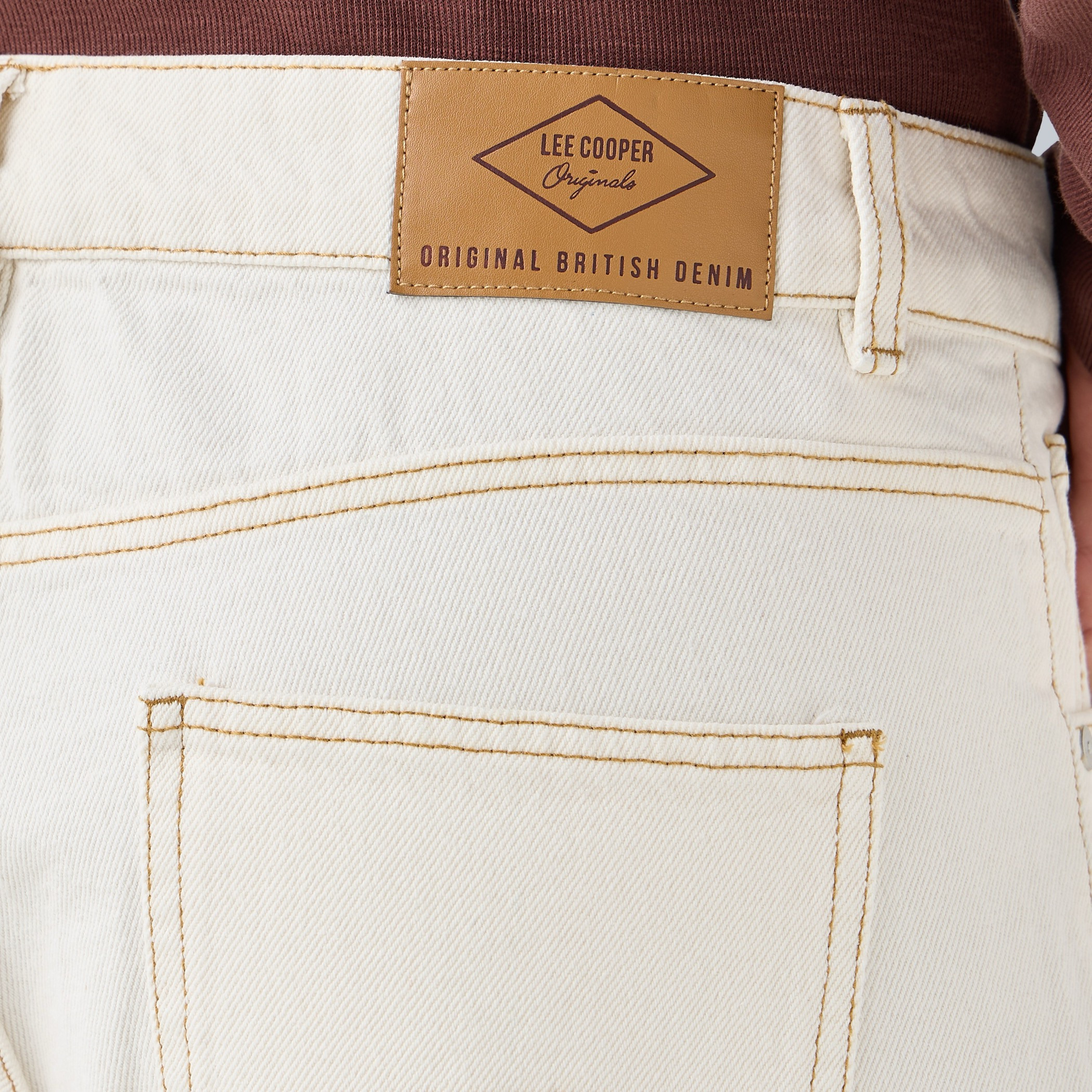 شورت بقصة مريحة من لي كوبر-men-clothing-bottoms-shorts-image-5