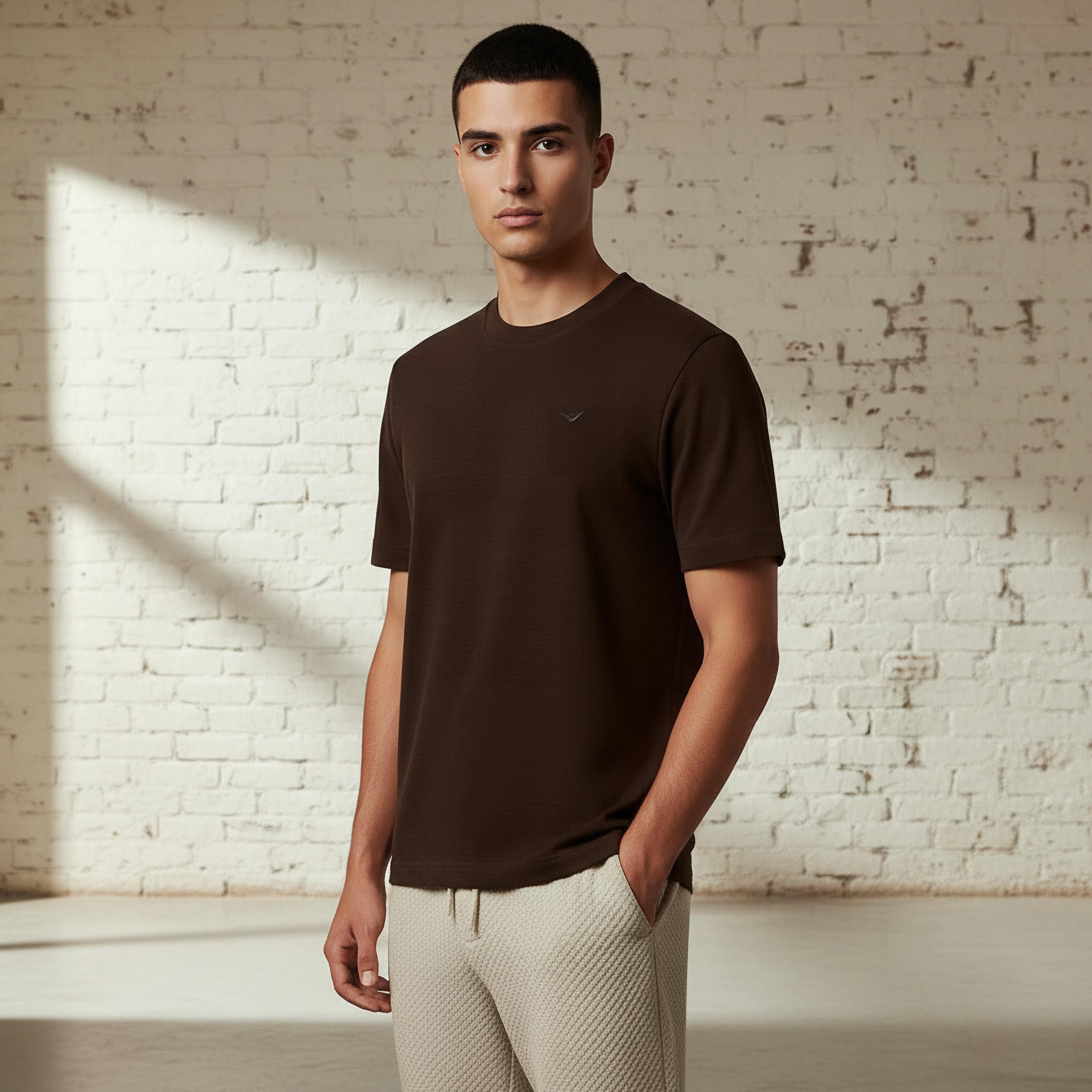 تيشيرت مزين بقصة عادية وياقة ضيقة وأكمام قصيرة للرجال من لي كوبر-men-clothing-tshirtsandpolos-tshirts-image-1