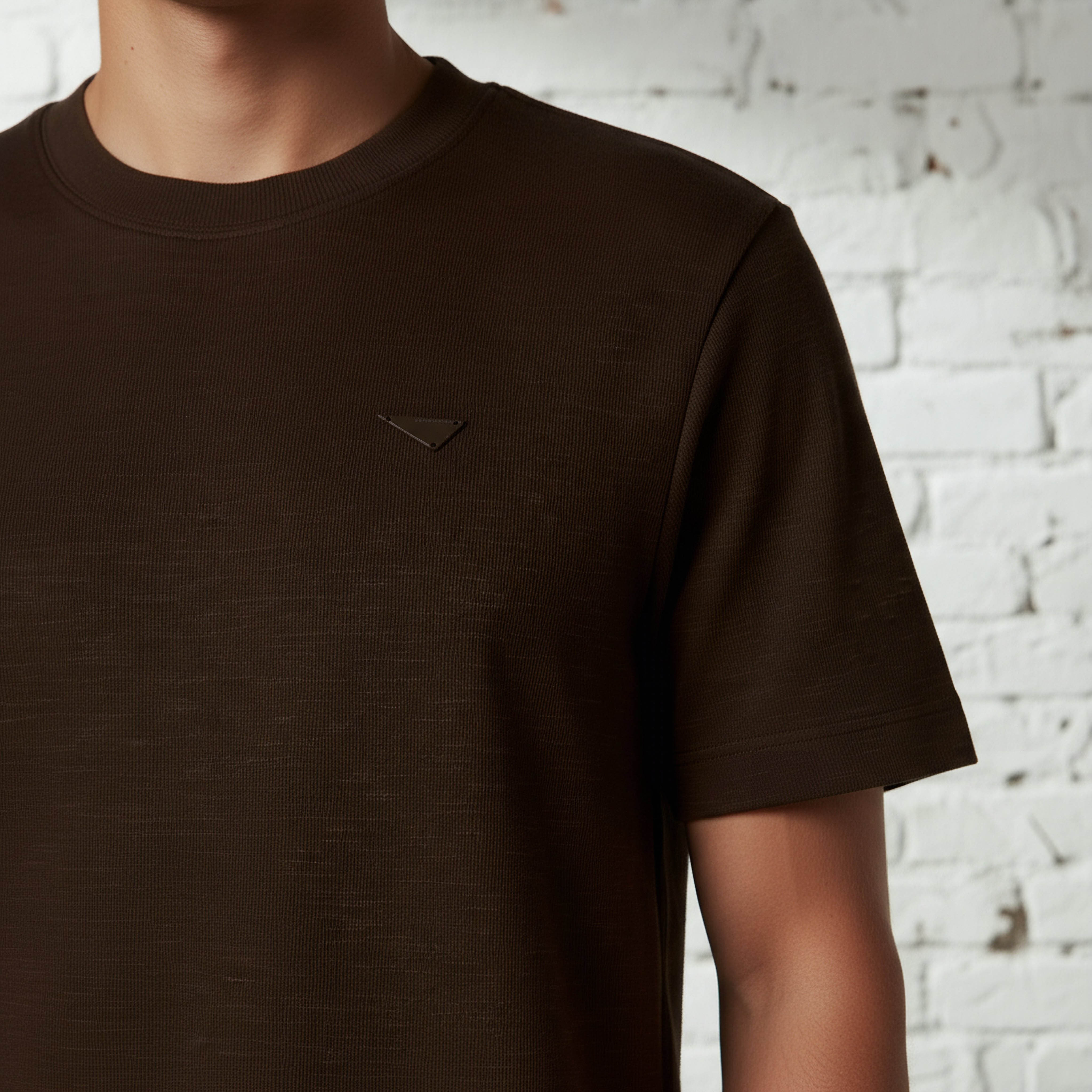 تيشيرت مزين بقصة عادية وياقة ضيقة وأكمام قصيرة للرجال من لي كوبر-men-clothing-tshirtsandpolos-tshirts-image-4