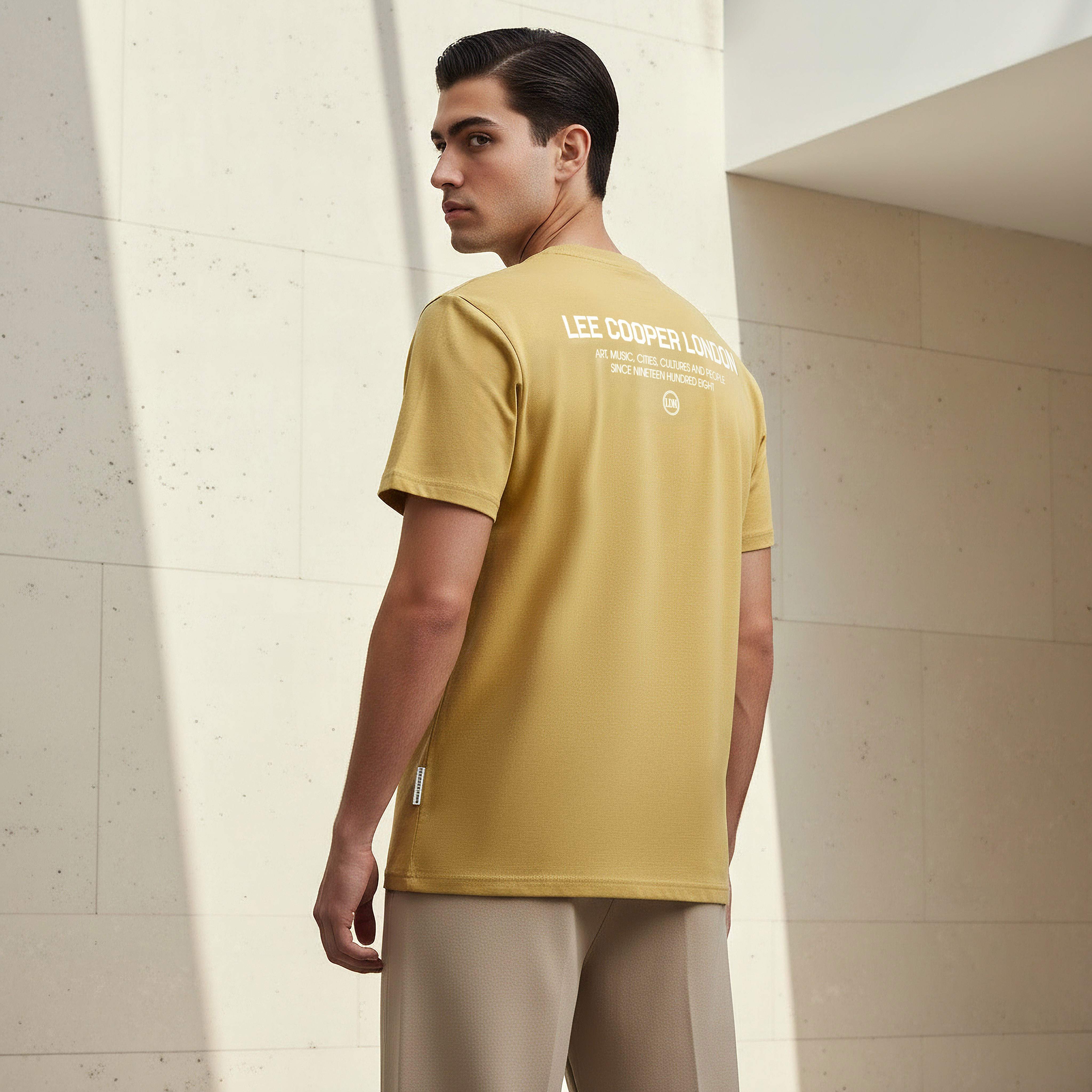 تيشيرت رجالي بقصة عادية بأكمام قصيرة ورقبة ضيقة وطبعات من لي كوبر-men-clothing-tshirtsandpolos-tshirts-image-3