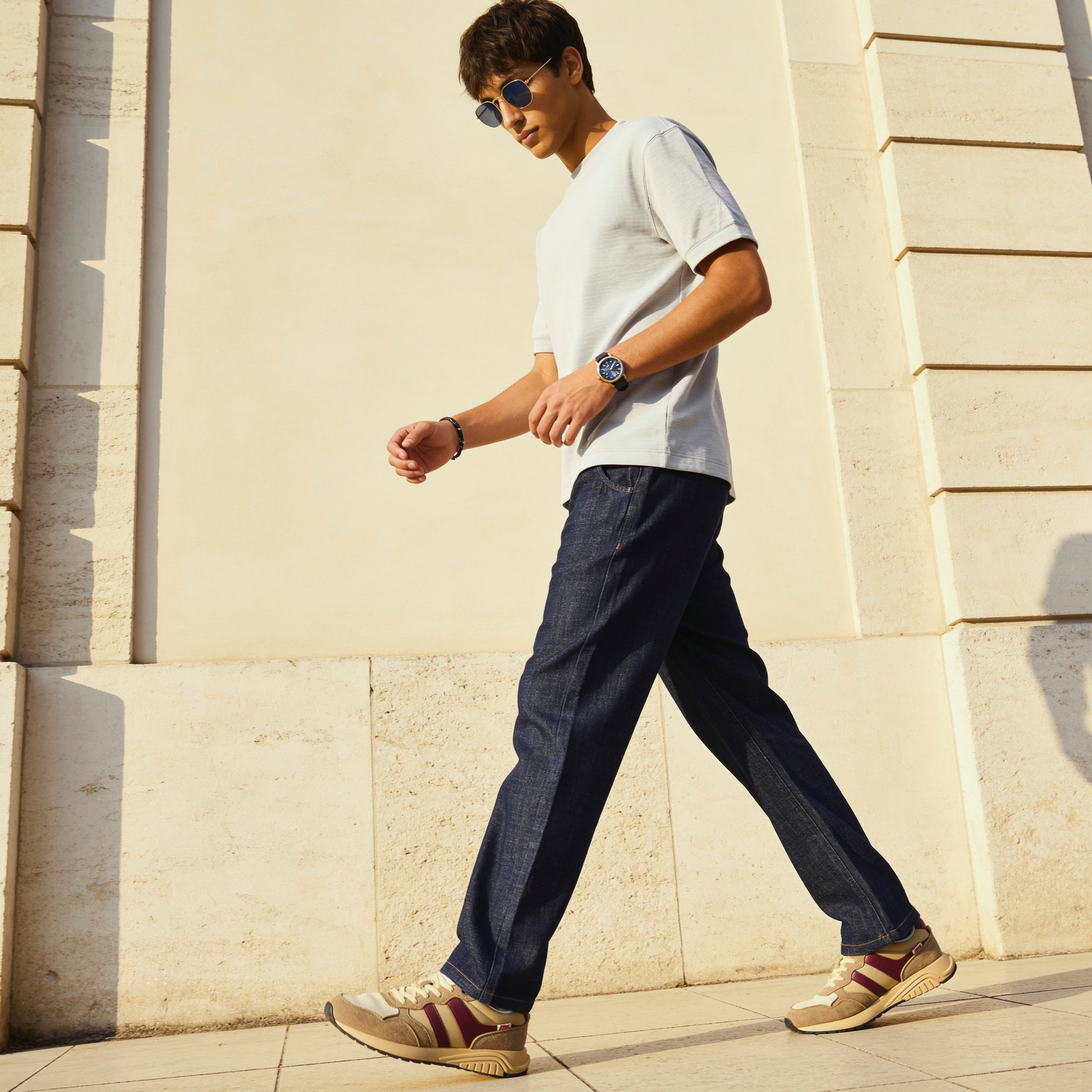 بنطلون جينز بقصّة عادية وخصر مطاطي من لي كوبر-men-clothing-jeans-image-1