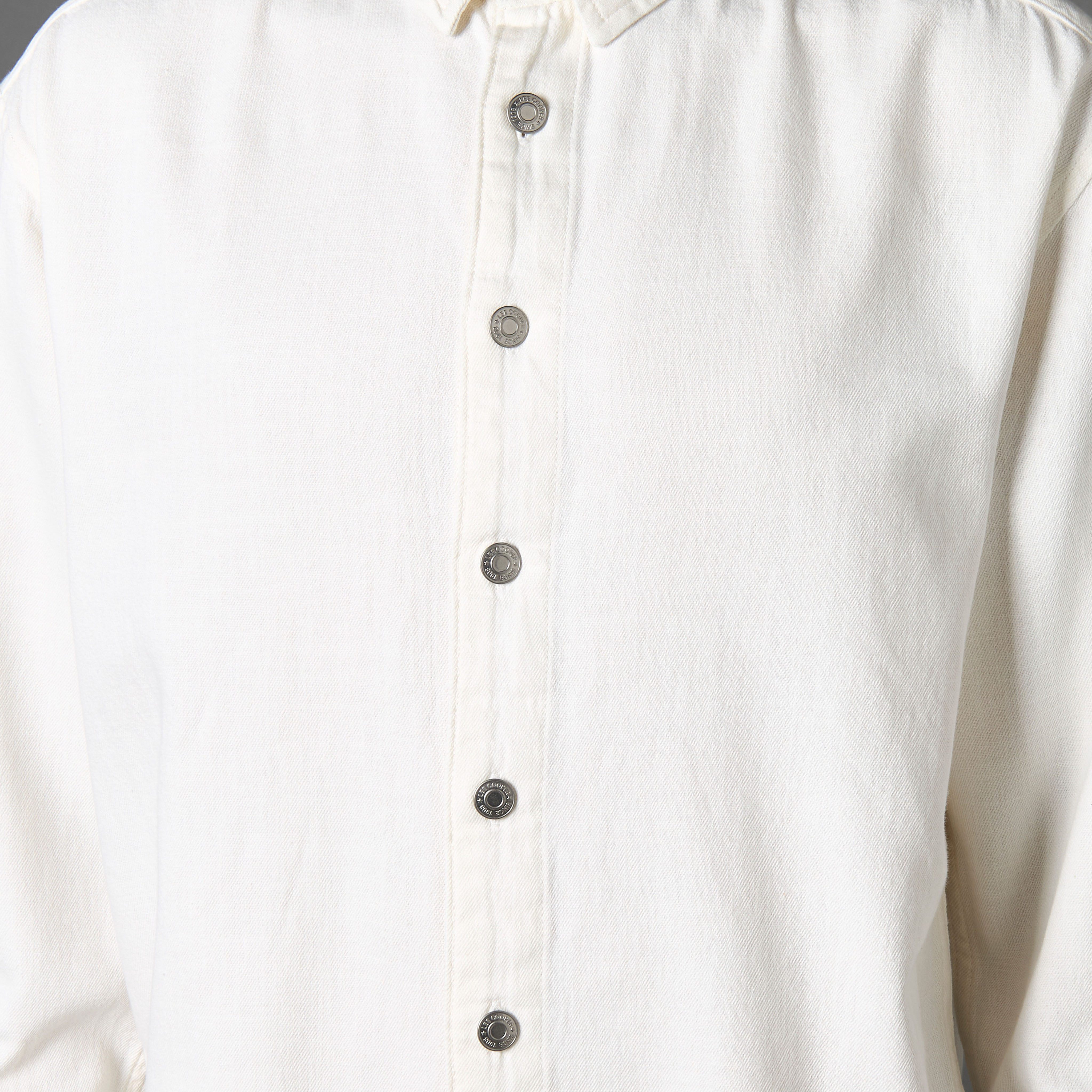 قميص دينم بياقة عادية وأكمام طويلة للرجال من لي كوبر-men-clothing-shirts-image-2