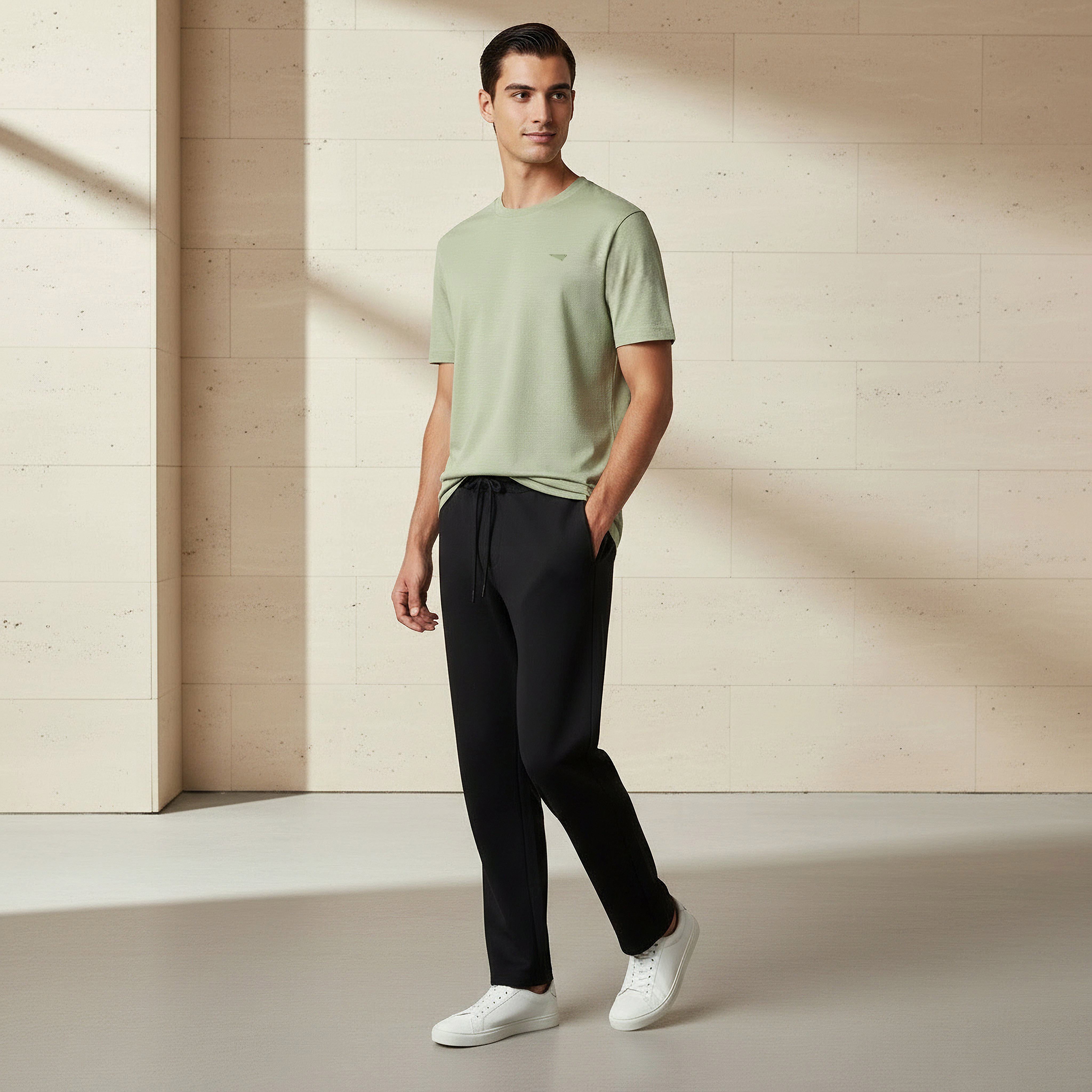 تيشيرت رجالي بياقة ضيقة وقصة عادية وأكمام قصيرة وزينة رقعة من لي كوبر-men-clothing-tshirtsandpolos-tshirts-image-2
