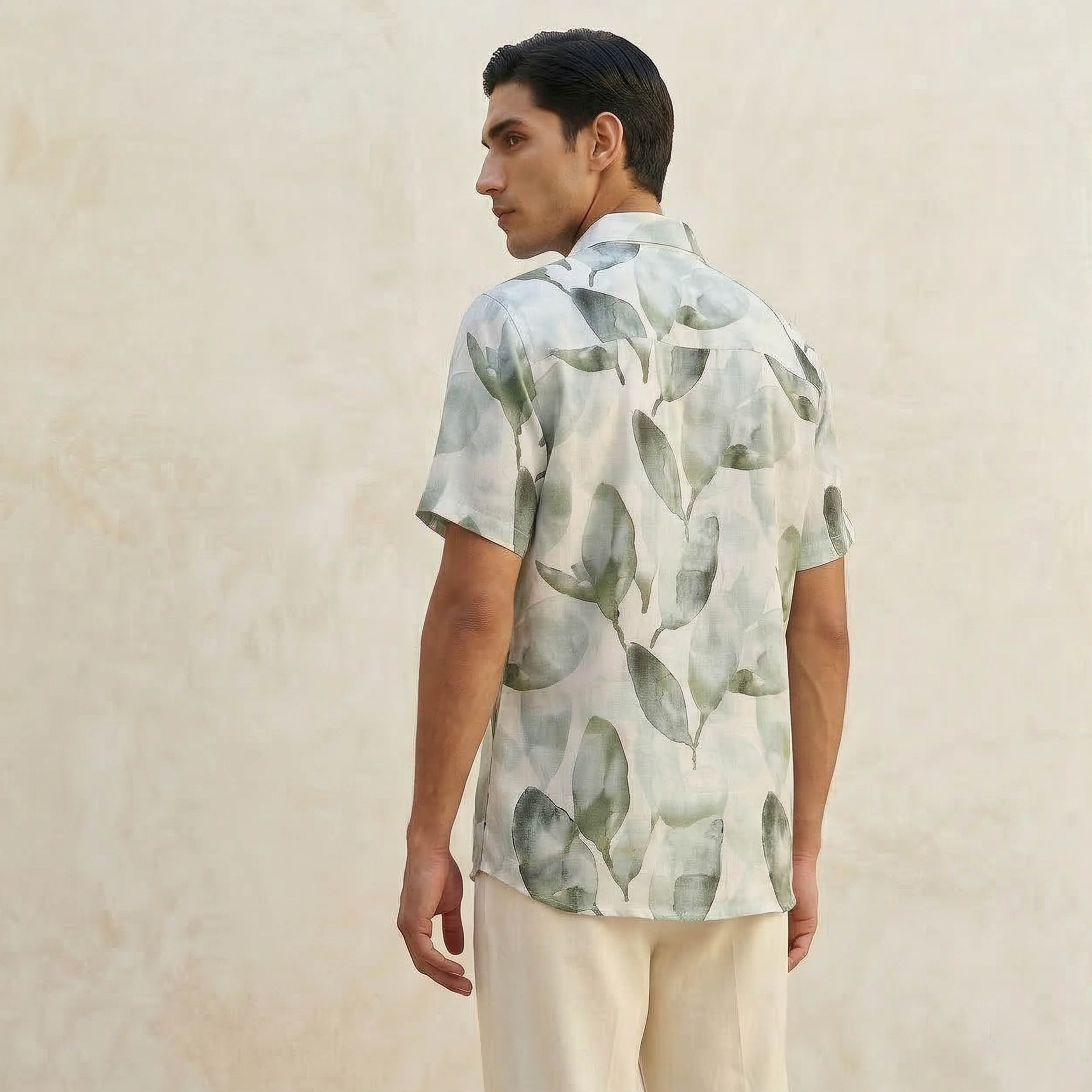 قميص بطبعات أوراق شجر وياقة وقصة عادية وأكمام قصيرة للرجال من لي كوبر-men-clothing-shirts-image-4