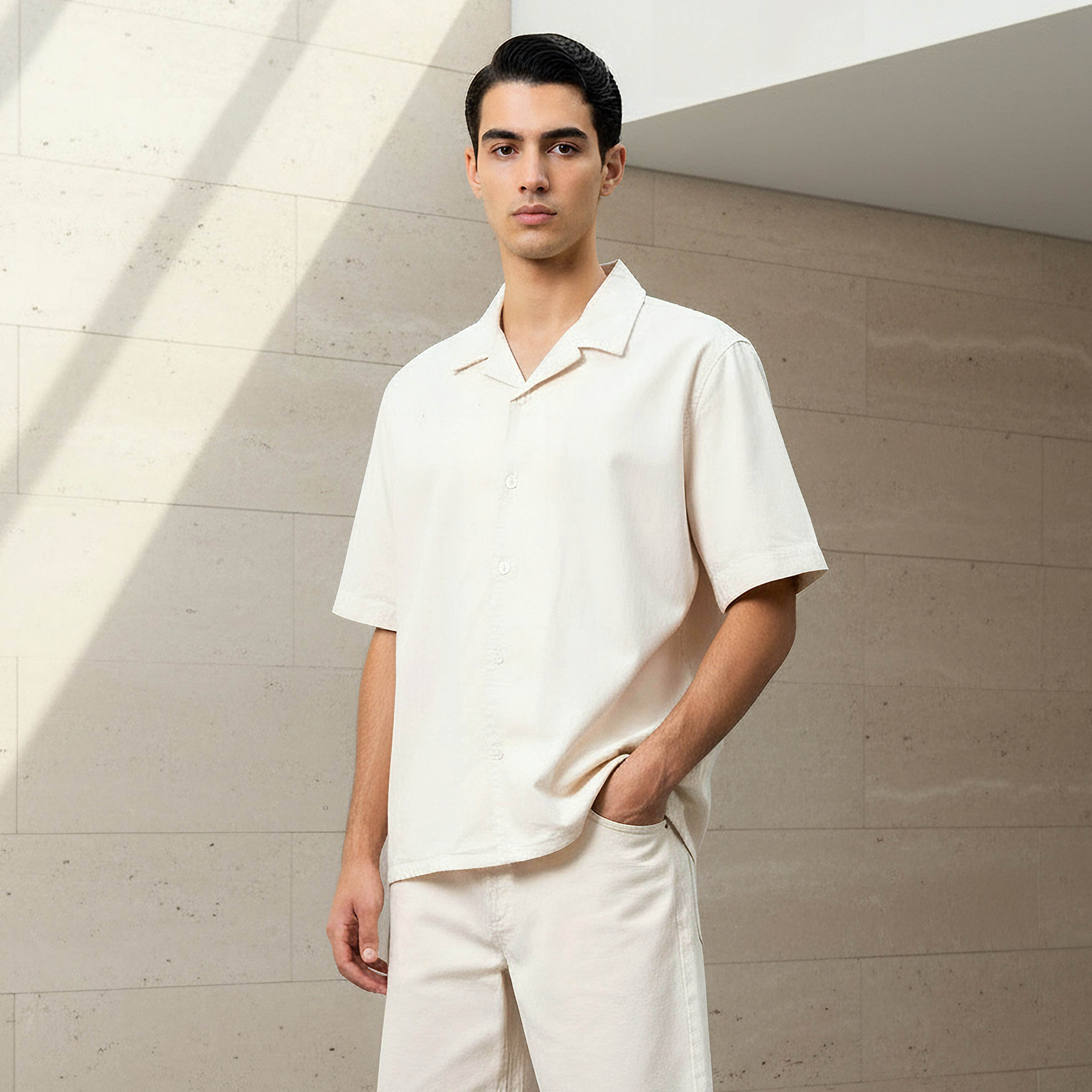 قميص بقصة عادية وياقة كامب وأكمام قصيرة للرجال من لي كوبر-men-clothing-shirts-image-1