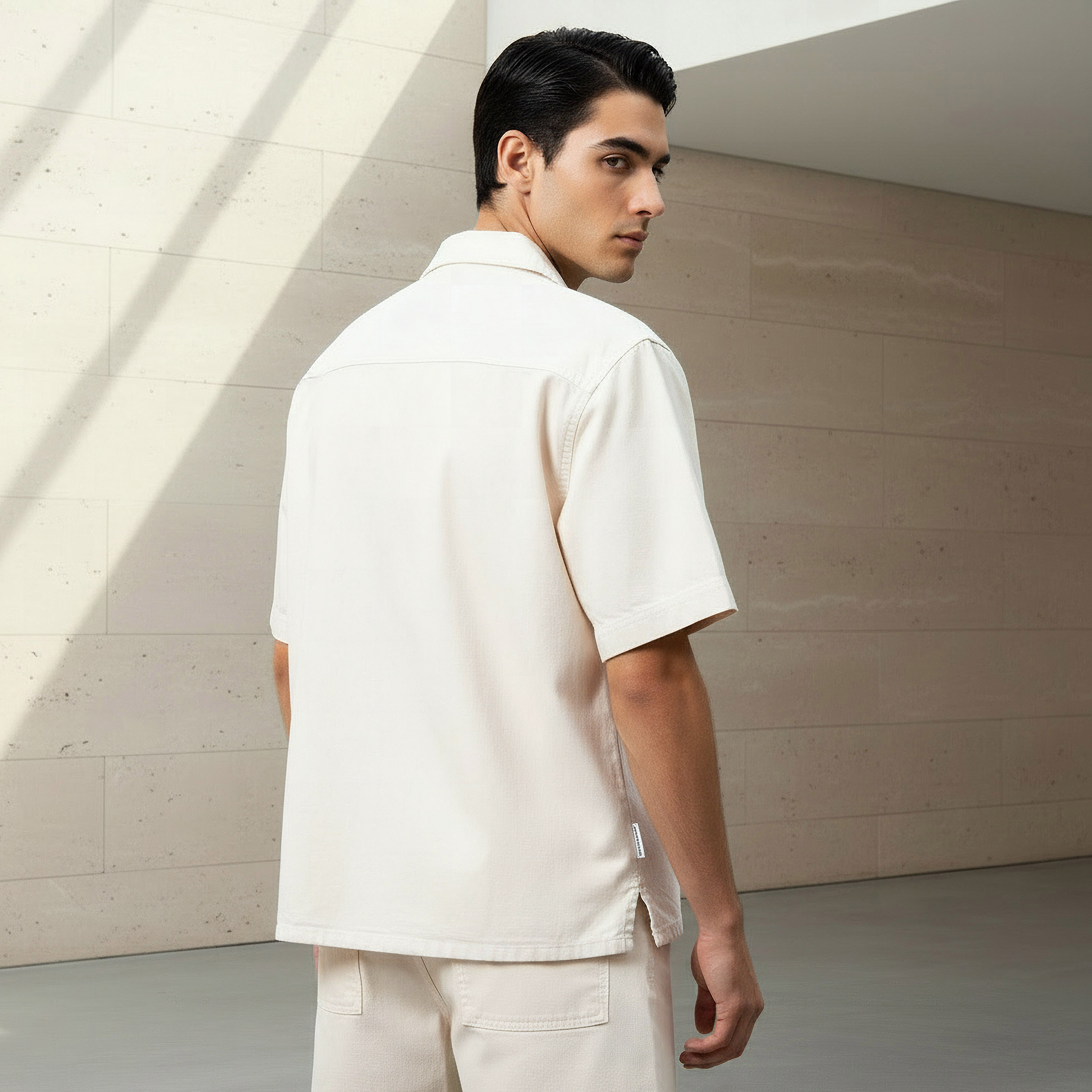قميص بقصة عادية وياقة كامب وأكمام قصيرة للرجال من لي كوبر-men-clothing-shirts-image-3