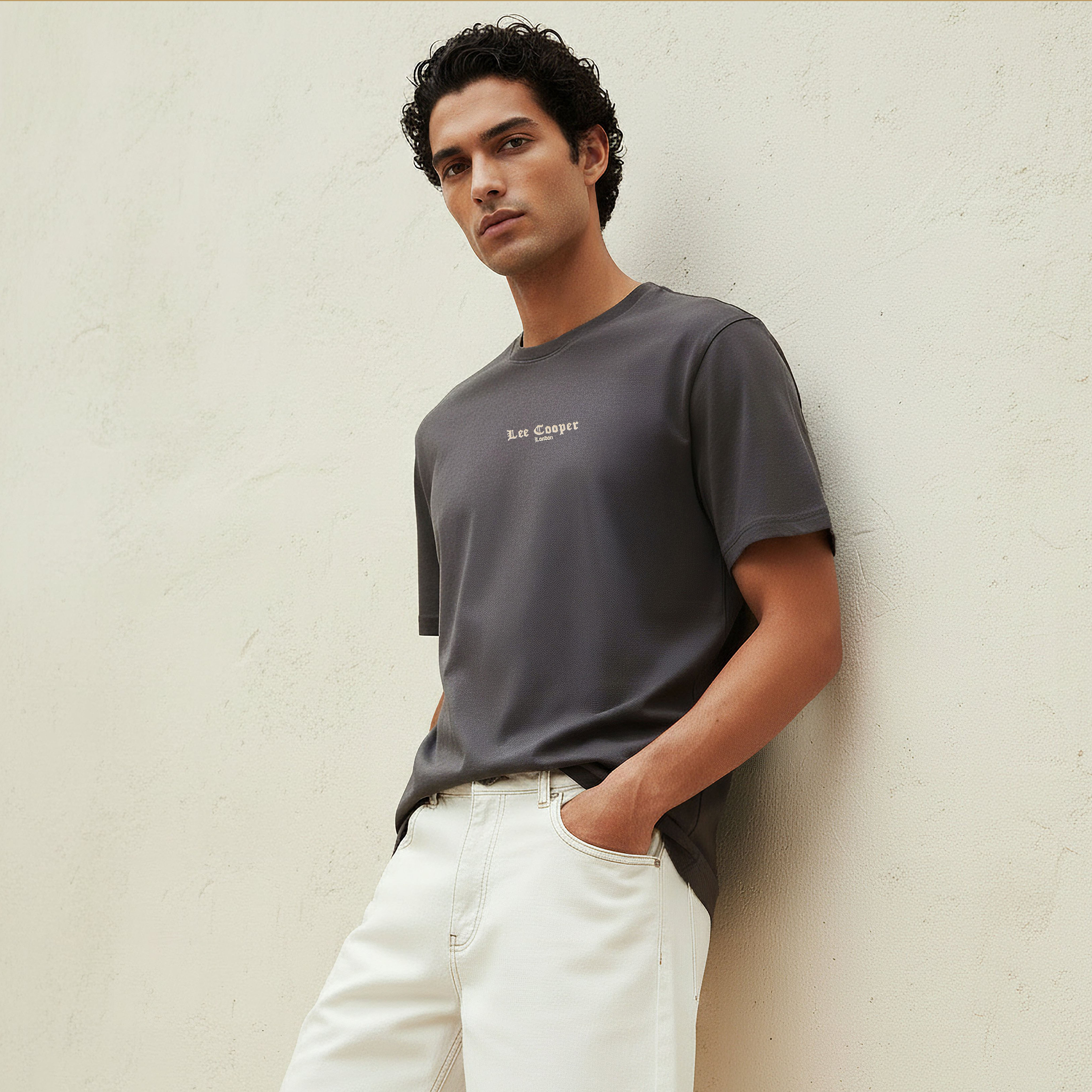 تيشيرت بقصة عادية وياقة ضيقة وأكمام قصيرة وطبعات شعار للرجال من لي كوبر-men-clothing-tshirtsandpolos-tshirts-image-3