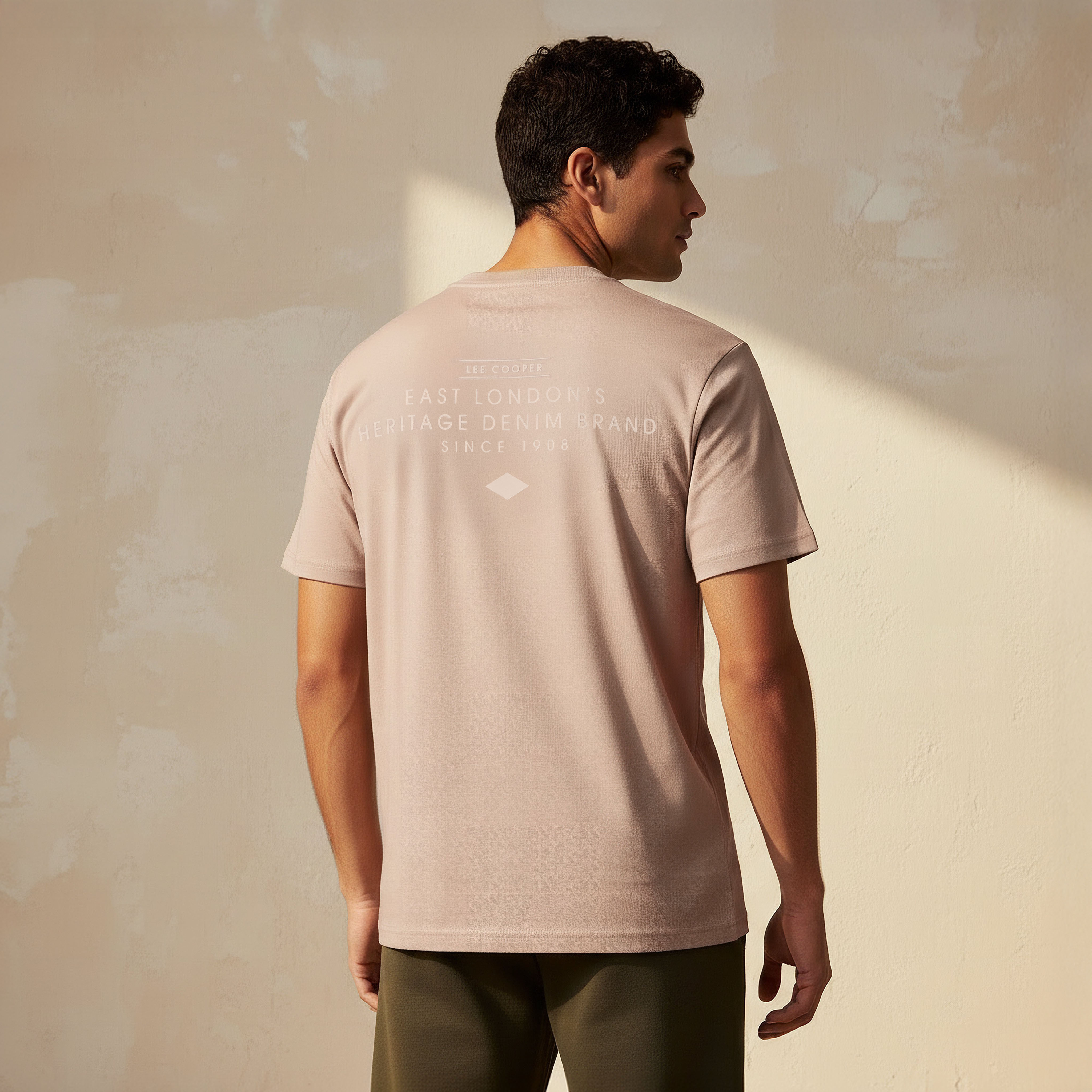 تيشيرت بقصة عادية وياقة ضيقة وأكمام قصيرة وطبعات شعار للرجال من لي كوبر-men-clothing-tshirtsandpolos-tshirts-image-1