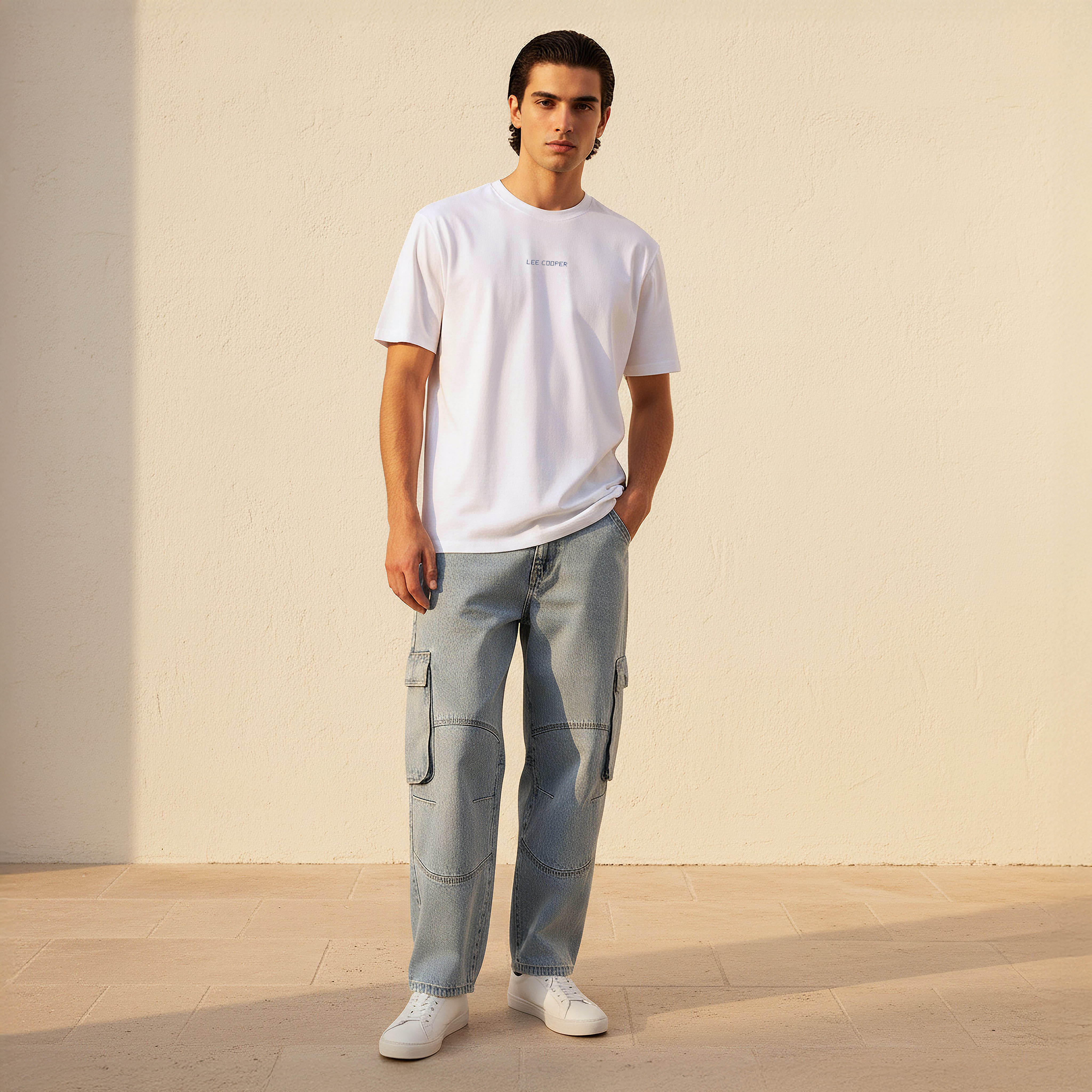 تيشيرت بقصة عادية وياقة ضيقة وأكمام قصيرة وطبعات شعار للرجال من لي كوبر-men-clothing-tshirtsandpolos-tshirts-image-4
