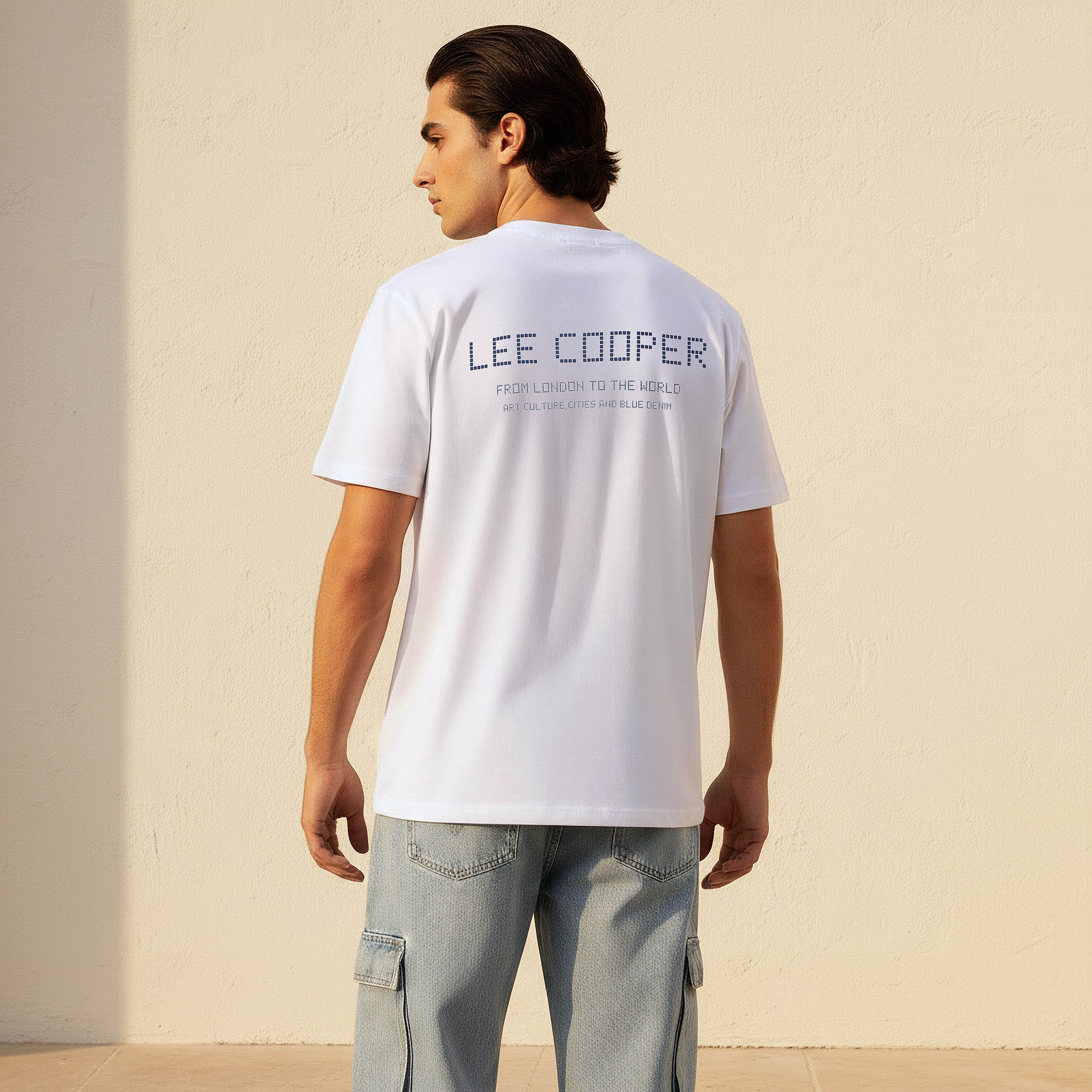 تيشيرت بقصة عادية وياقة ضيقة وأكمام قصيرة وطبعات شعار للرجال من لي كوبر-men-clothing-tshirtsandpolos-tshirts-image-1
