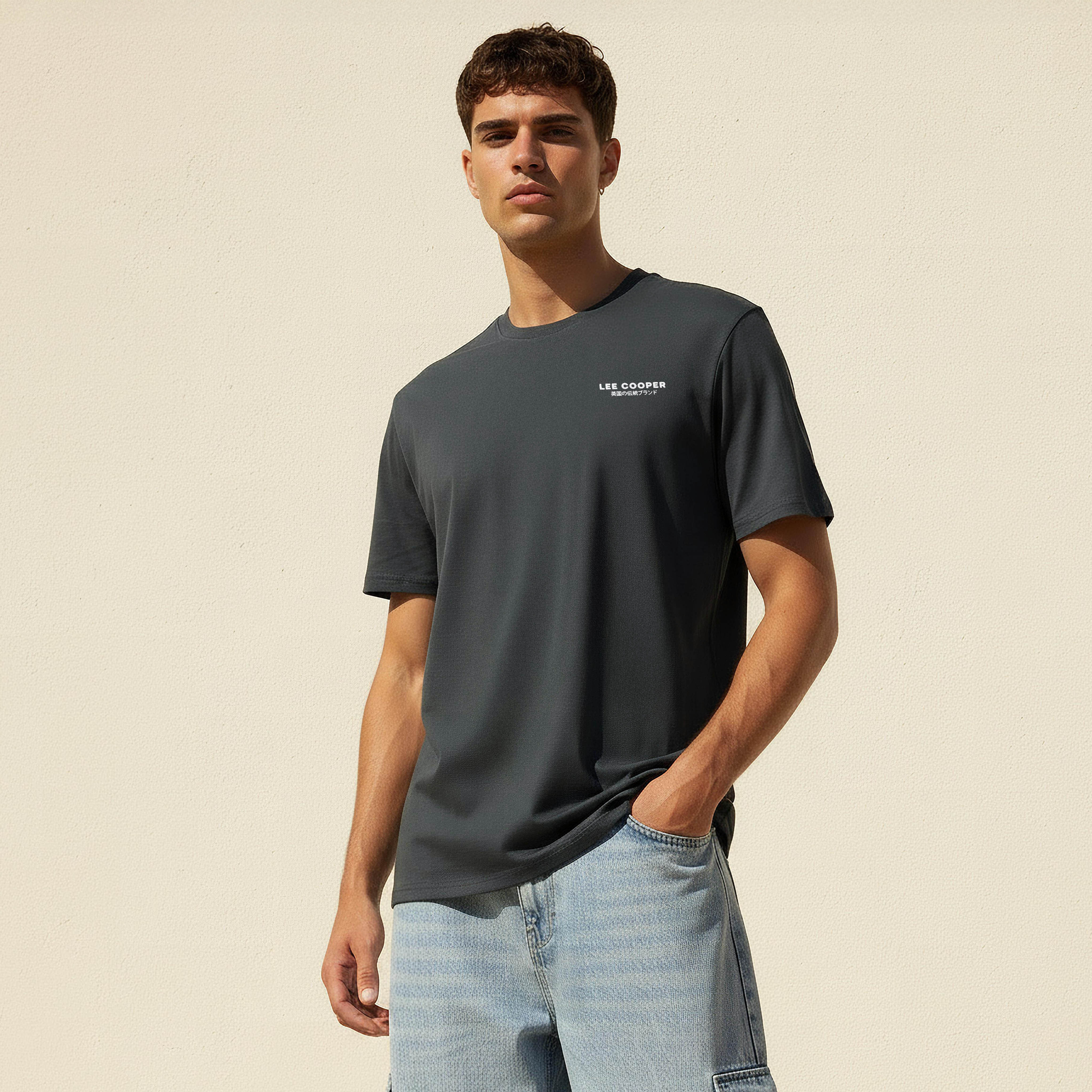 تيشيرت بقصة عادية وياقة ضيقة وأكمام قصيرة وطبعات شعار للرجال من لي كوبر-men-clothing-tshirtsandpolos-tshirts-image-3