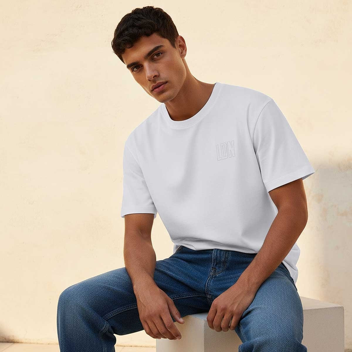 تيشيرت مطرز بقصّة عادية وياقة ضيّقة من لي كوبر-men-clothing-tshirtsandpolos-tshirts-image-5