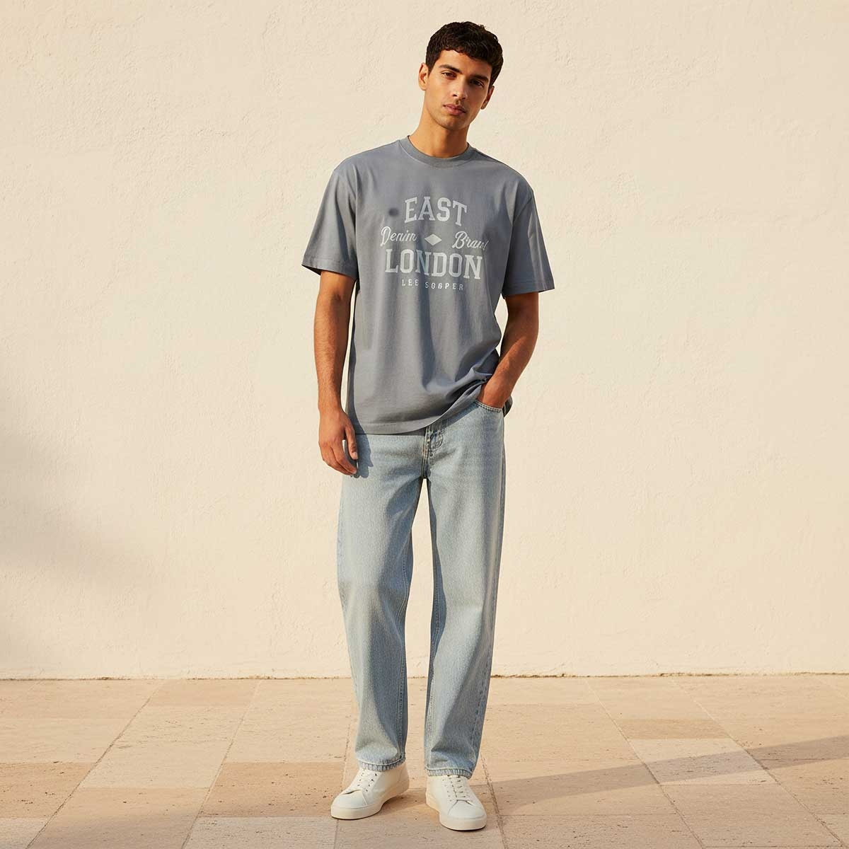 تيشيرت بقصة عادية وياقة ضيقة وأكمام قصيرة وطبعات من لي كوبر-men-clothing-tshirtsandpolos-tshirts-image-3