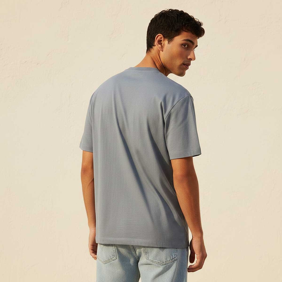 تيشيرت بقصة عادية وياقة ضيقة وأكمام قصيرة وطبعات من لي كوبر-men-clothing-tshirtsandpolos-tshirts-image-4