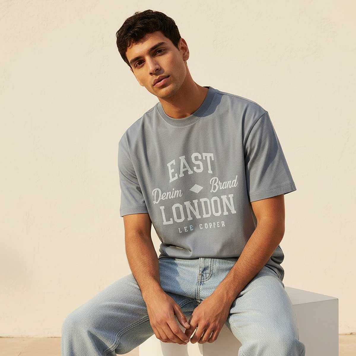 تيشيرت بقصة عادية وياقة ضيقة وأكمام قصيرة وطبعات من لي كوبر-men-clothing-tshirtsandpolos-tshirts-image-5