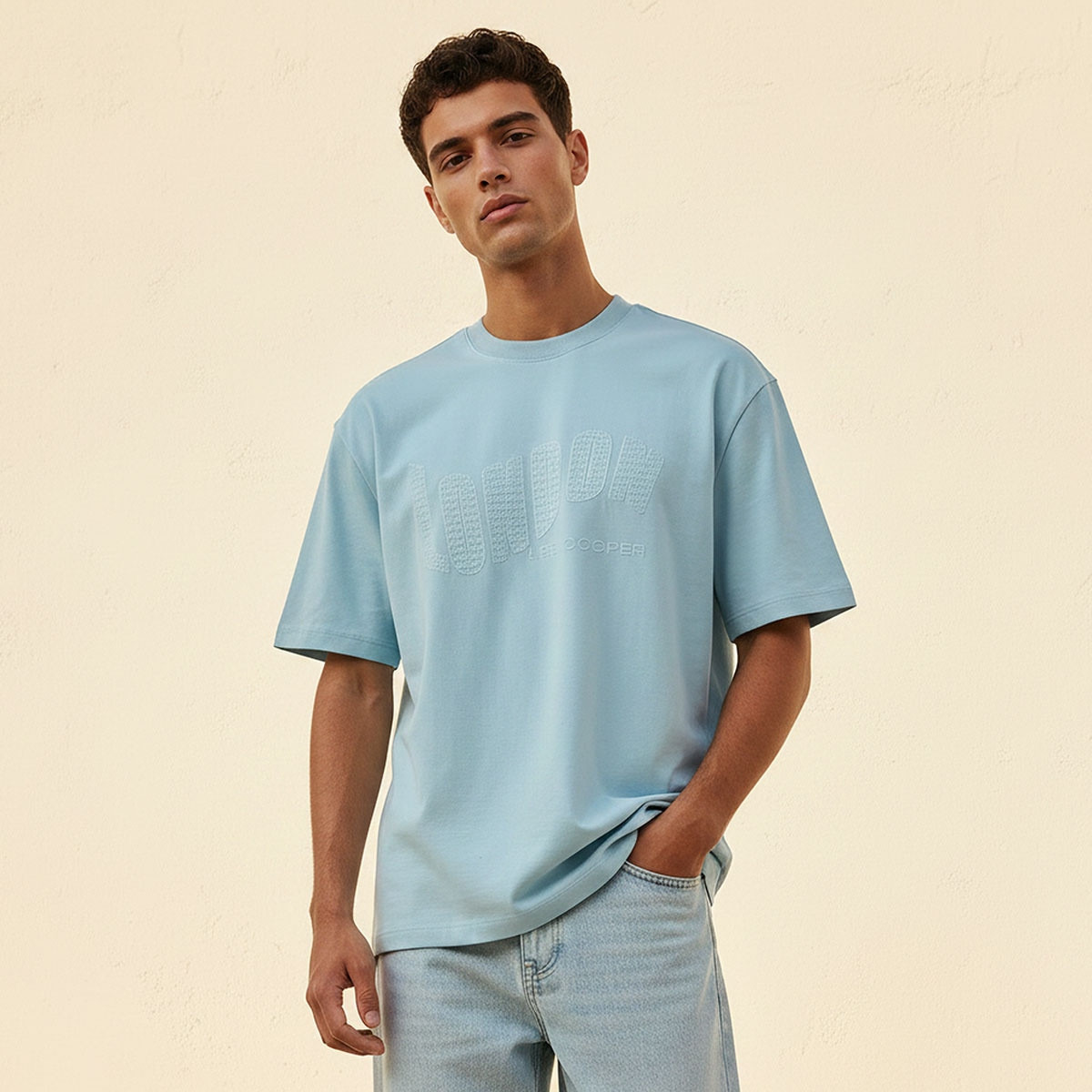 تيشيرت مطرز بقصة عادية وياقة ضيقة من لي كوبر-men-clothing-tshirtsandpolos-tshirts-image-1