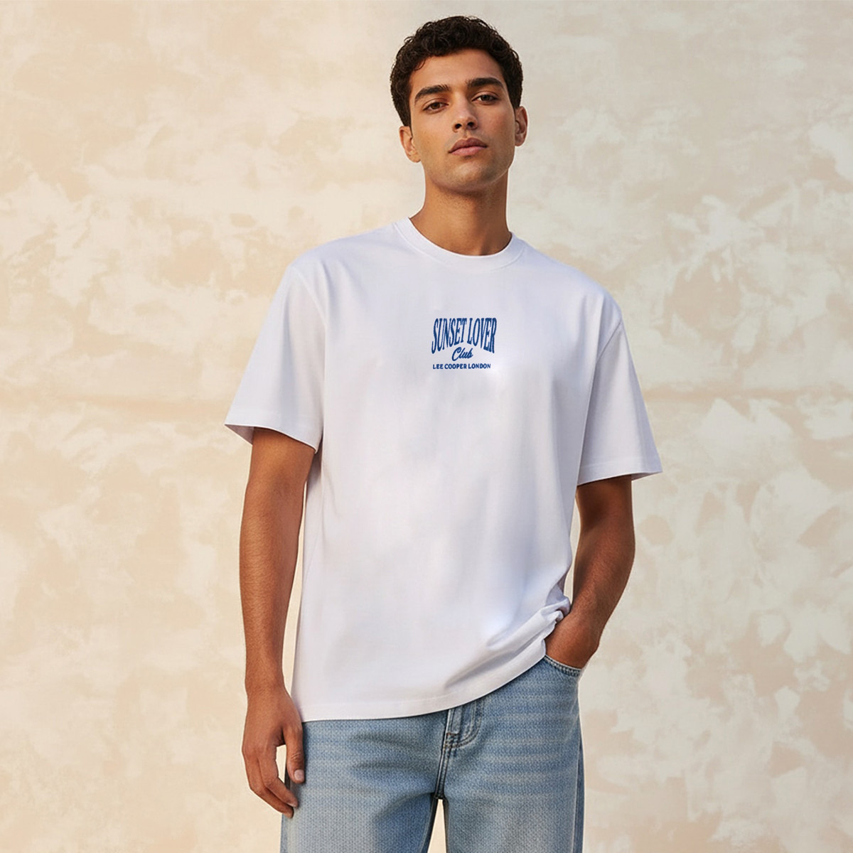 تيشيرت بياقة ضيقة وأكمام قصيرة وقصة عادية من لي كوبر-men-clothing-tshirtsandpolos-tshirts-image-1