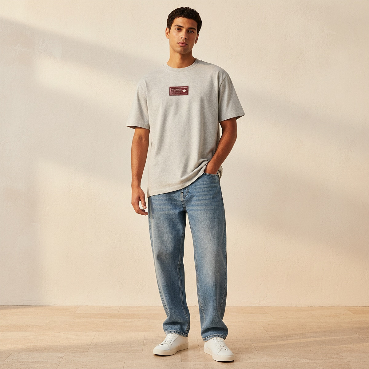 تيشيرت بقصة عادية وياقة ضيقة وأكمام قصيرة ورقعة شعار من لي كوبر-men-clothing-tshirtsandpolos-tshirts-image-3