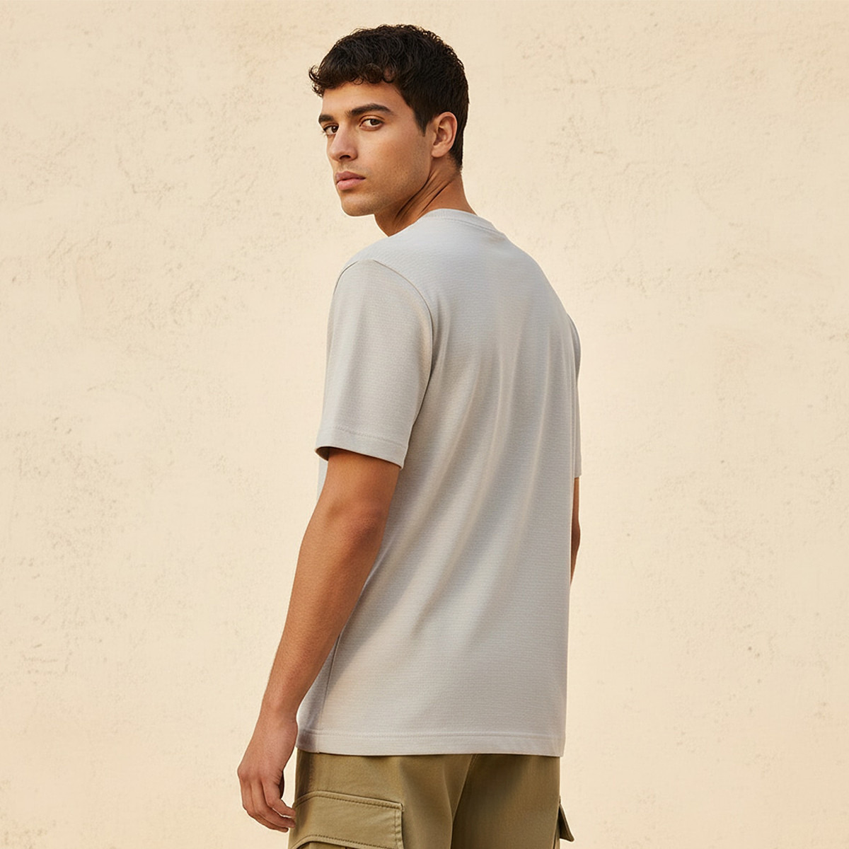 تيشيرت بياقة ضيقة وأكمام قصيرة من  لي كوبر-men-clothing-tshirtsandpolos-tshirts-image-4