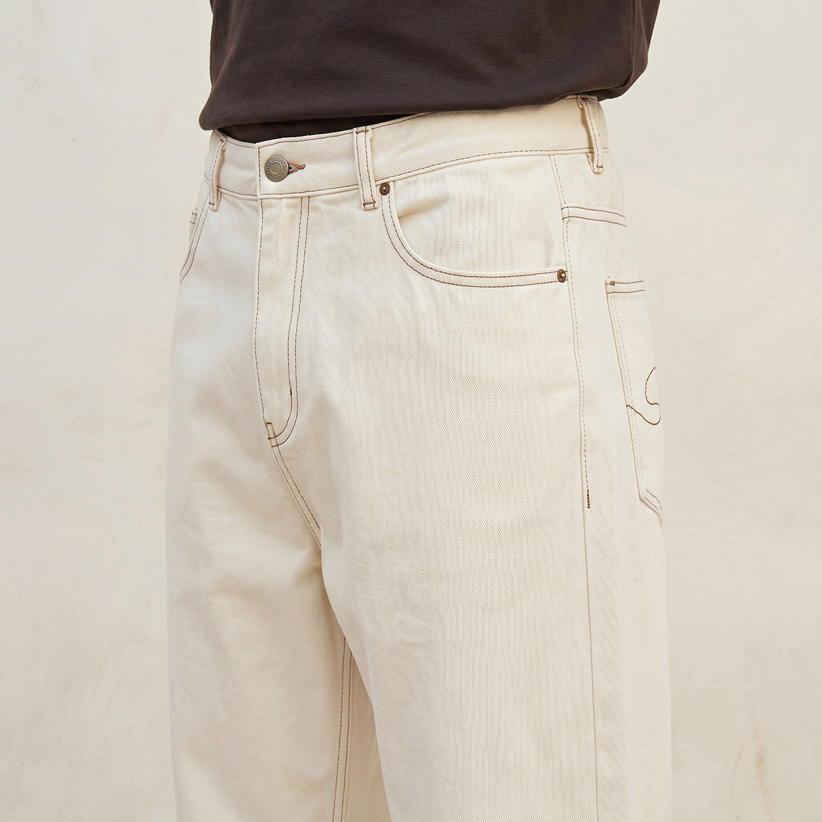 بنطلون جينز قطن بقصة باغي من لي كوبر-men-clothing-bottoms-trousersandchinos-trousers-image-2