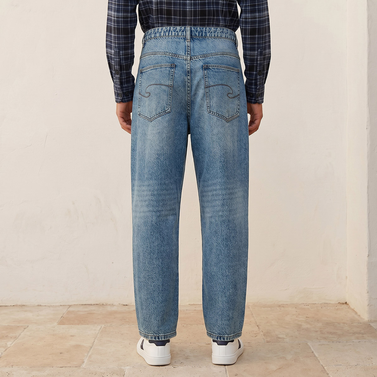بنطلون جينز قطن بقصة باغي من لي كوبر-men-clothing-bottoms-trousersandchinos-trousers-image-4