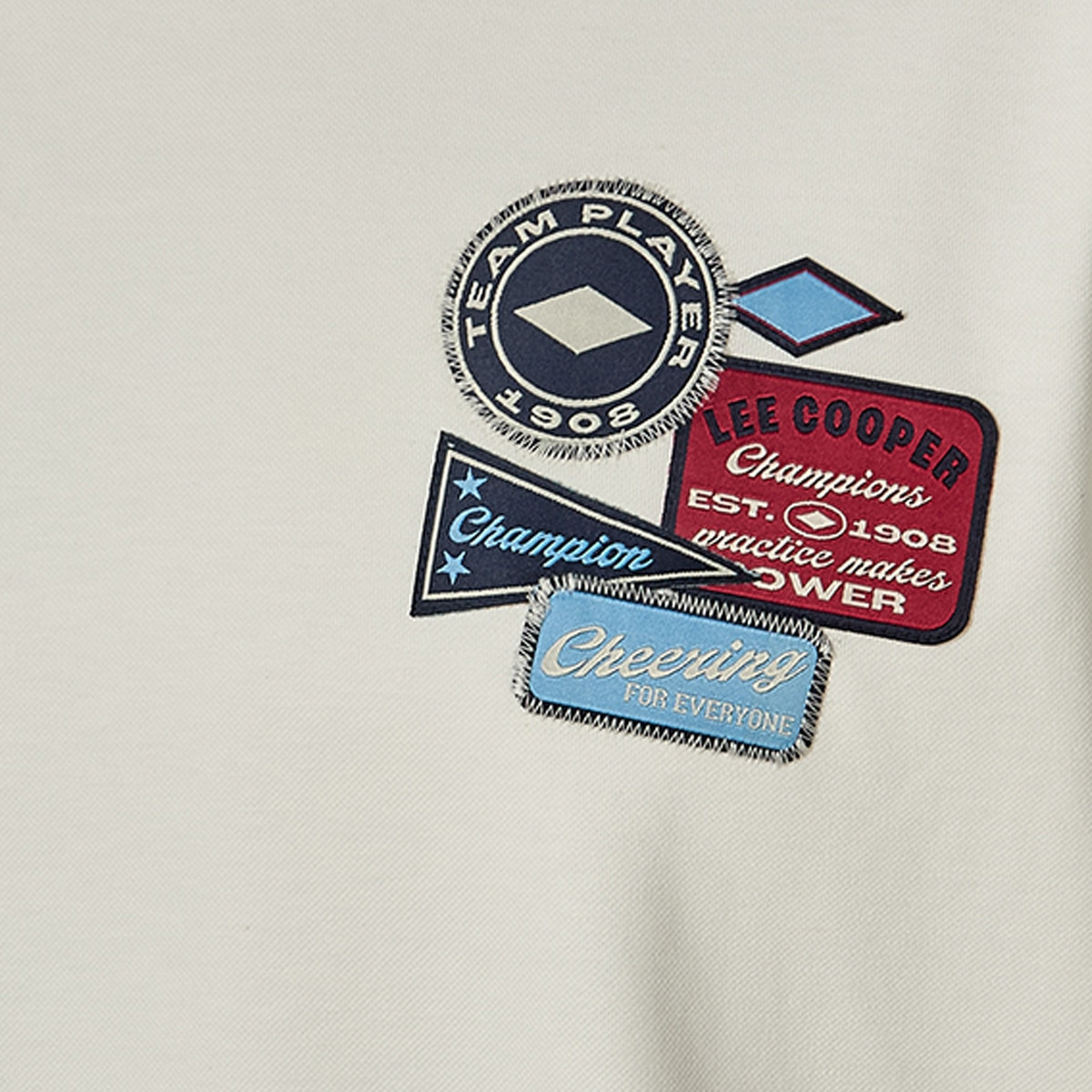 تيشيرت بياقة دائرية وأكمام قصيرة مع رقعة شعار من لي كوبر-men-clothing-tshirtsandpolos-tshirts-image-2