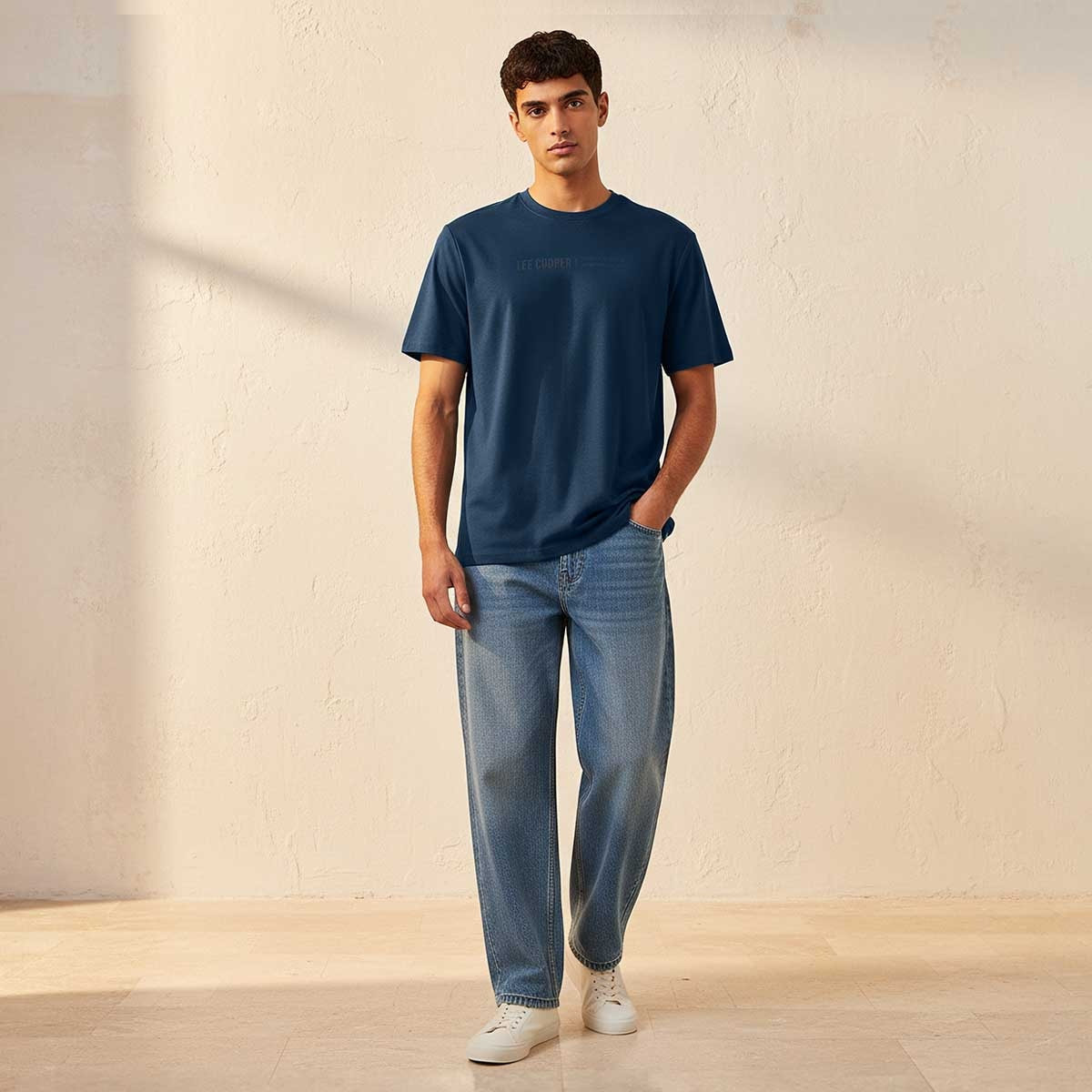 تيشيرت بقصة عادية وياقة دائرية وأكمام قصيرة بطبعة شعار من لي كوبر-men-clothing-tshirtsandpolos-tshirts-image-3