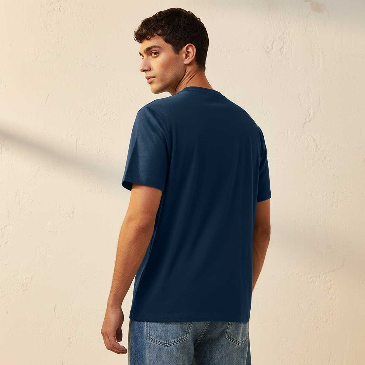 تيشيرت بقصة عادية وياقة دائرية وأكمام قصيرة بطبعة شعار من لي كوبر-men-clothing-tshirtsandpolos-tshirts-image-4