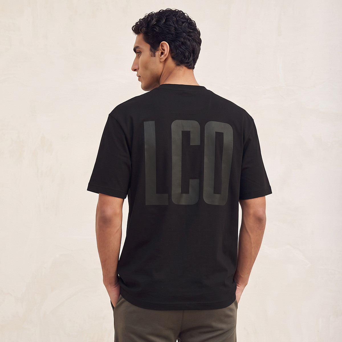 تيشيرت بياقة ضيقة من لي كوبر-men-clothing-tshirtsandpolos-tshirts-image-1