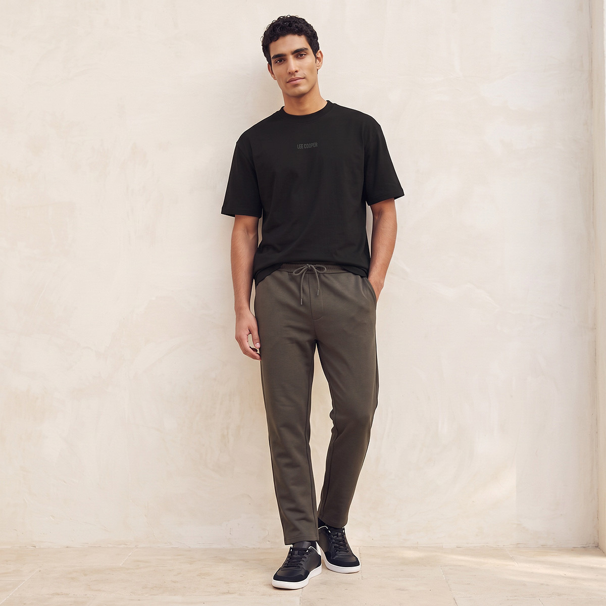تيشيرت بياقة ضيقة من لي كوبر-men-clothing-tshirtsandpolos-tshirts-image-3