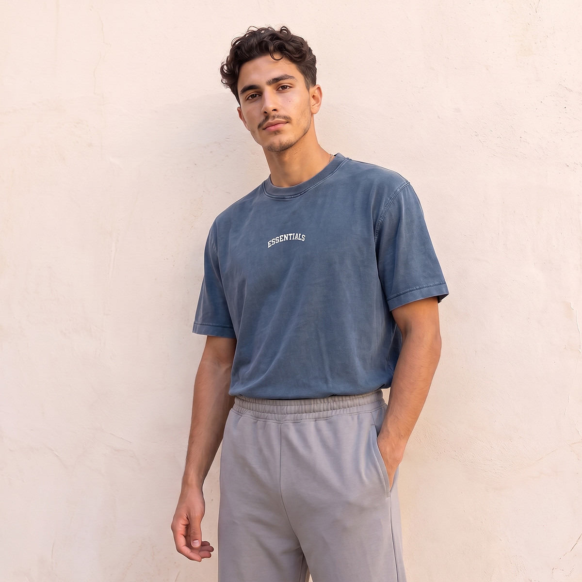 تيشيرت بياقة ضيقة وأكمام قصيرة وطبعات شعار من لي كوبر-men-clothing-tshirtsandpolos-tshirts-image-1