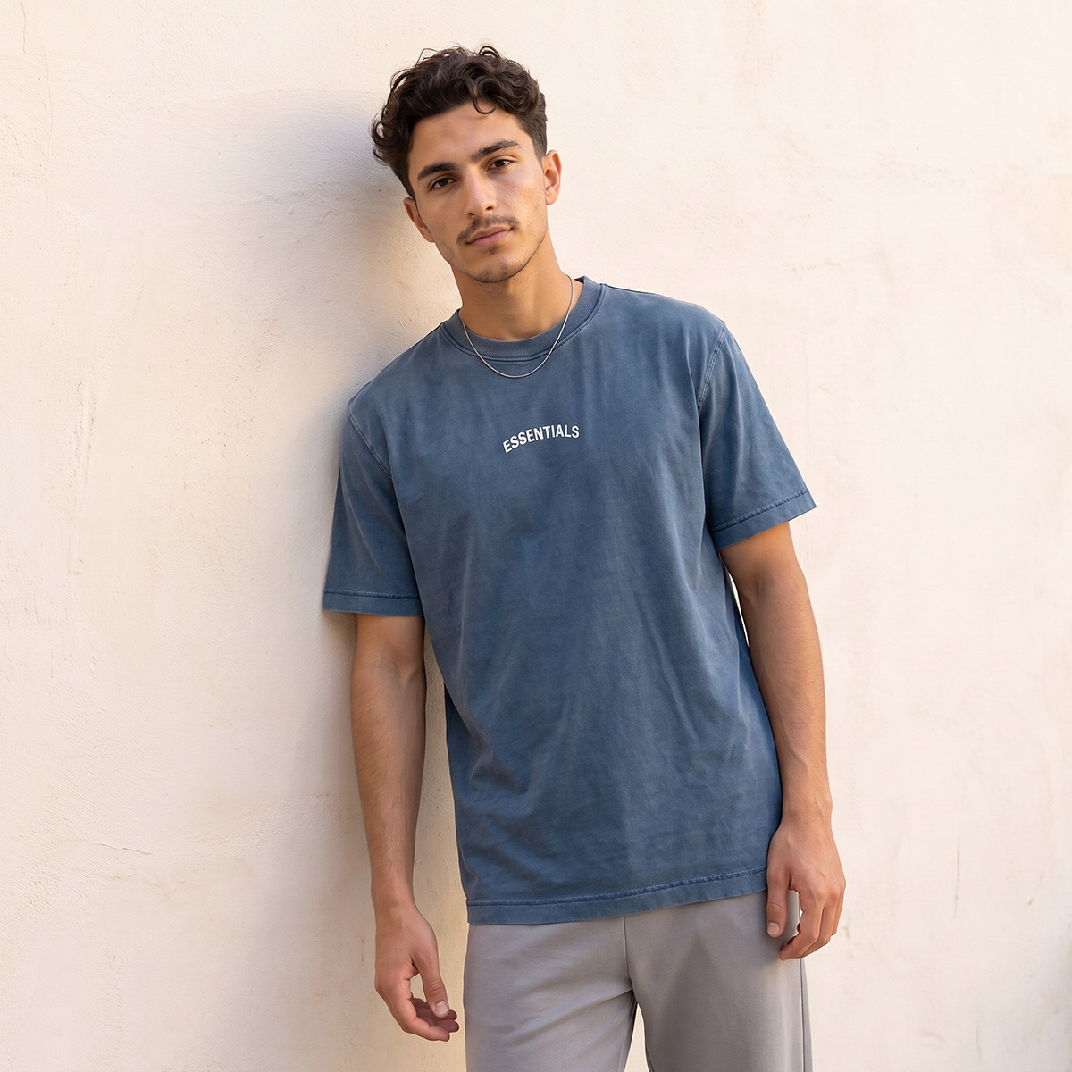 تيشيرت بياقة ضيقة وأكمام قصيرة وطبعات شعار من لي كوبر-men-clothing-tshirtsandpolos-tshirts-image-5