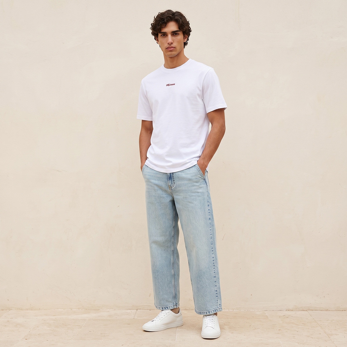 تيشيرت بياقة ضيقة وطبعات شعار وأكمام قصيرة من لي كوبر-men-clothing-tshirtsandpolos-tshirts-image-3