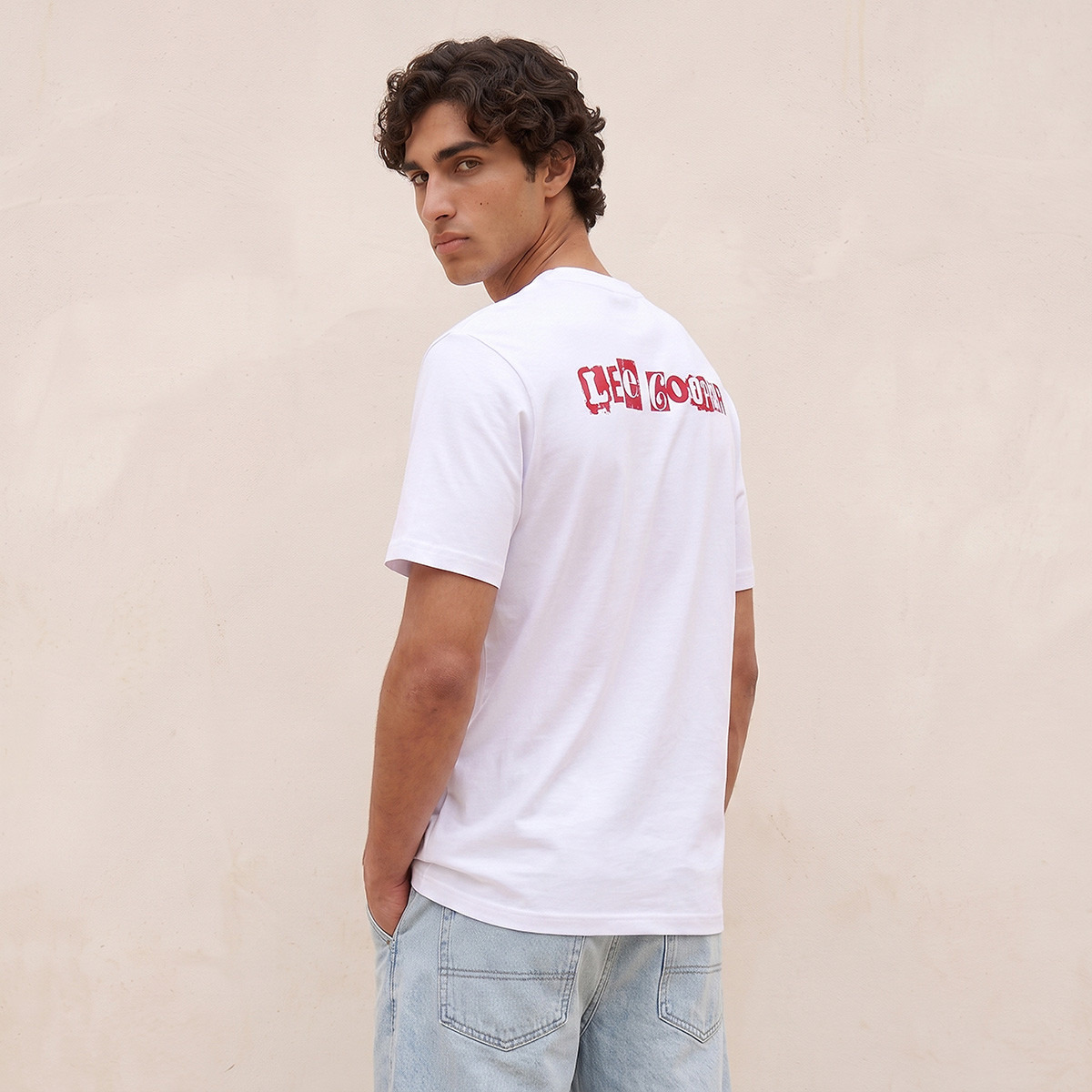 تيشيرت بياقة ضيقة وطبعات شعار وأكمام قصيرة من لي كوبر-men-clothing-tshirtsandpolos-tshirts-image-4
