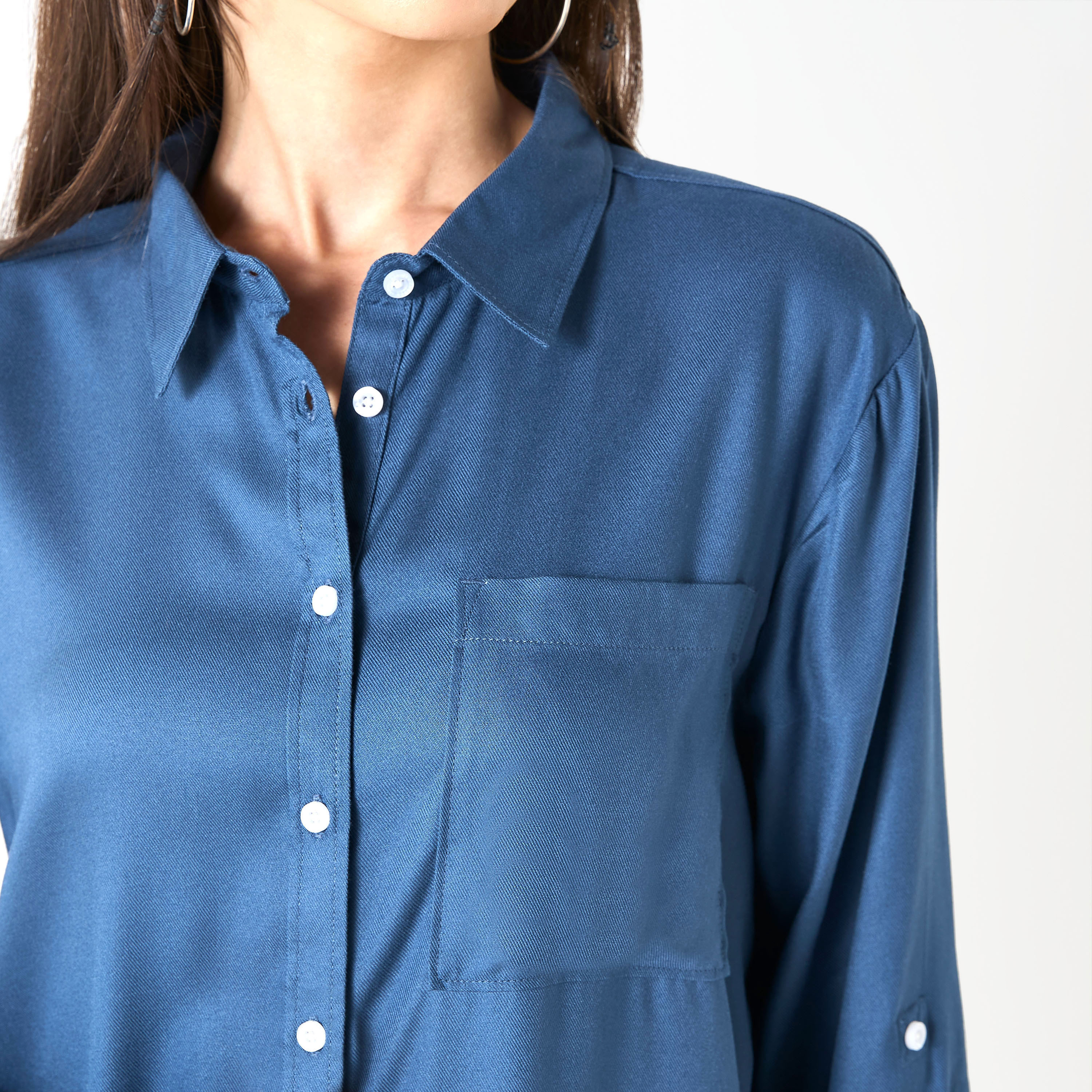 قميص بأكمام طويلة وجيب من لي كوبر-women-clothing-shirtsandblouses-shirts-image-1