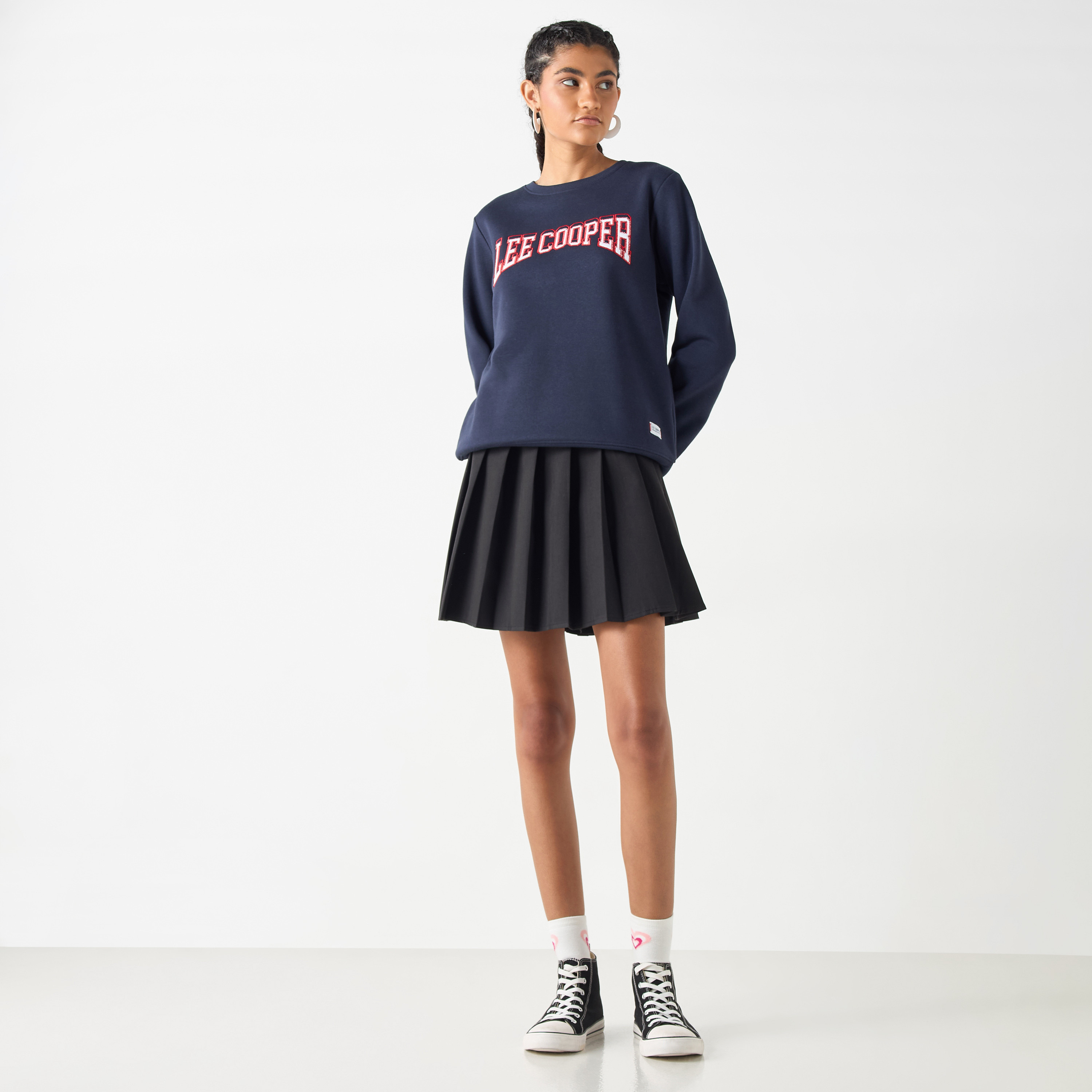 سويت شيرت بأكمام طويلة بشعار مطرز من لي كوبر-women-winterwear-hoodiesandsweatshirts-sweatshirts-image-3