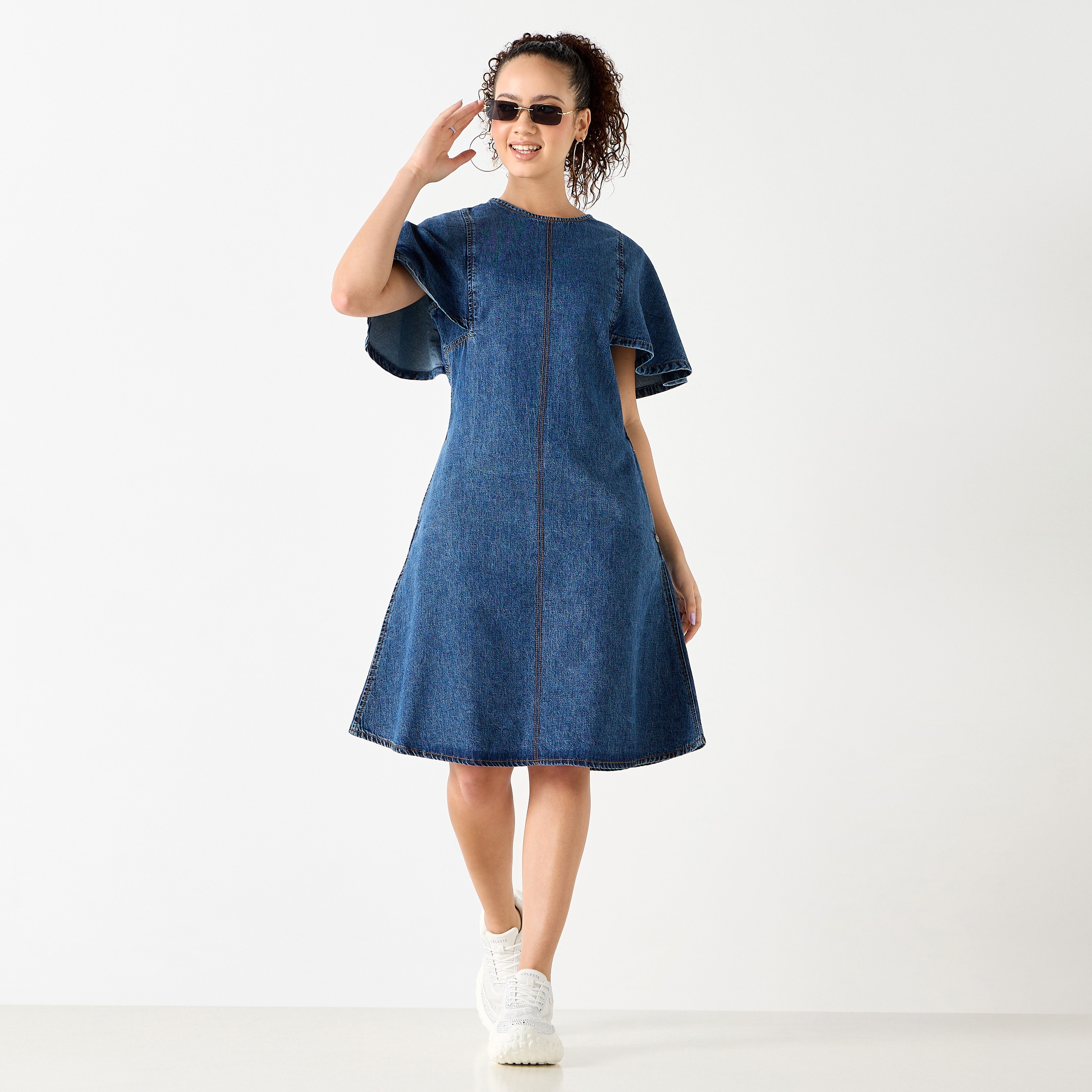 فستان إيه لاين دينم بياقة مستديرة وجيب من لي كوبر-women-clothing-dresses-image-2