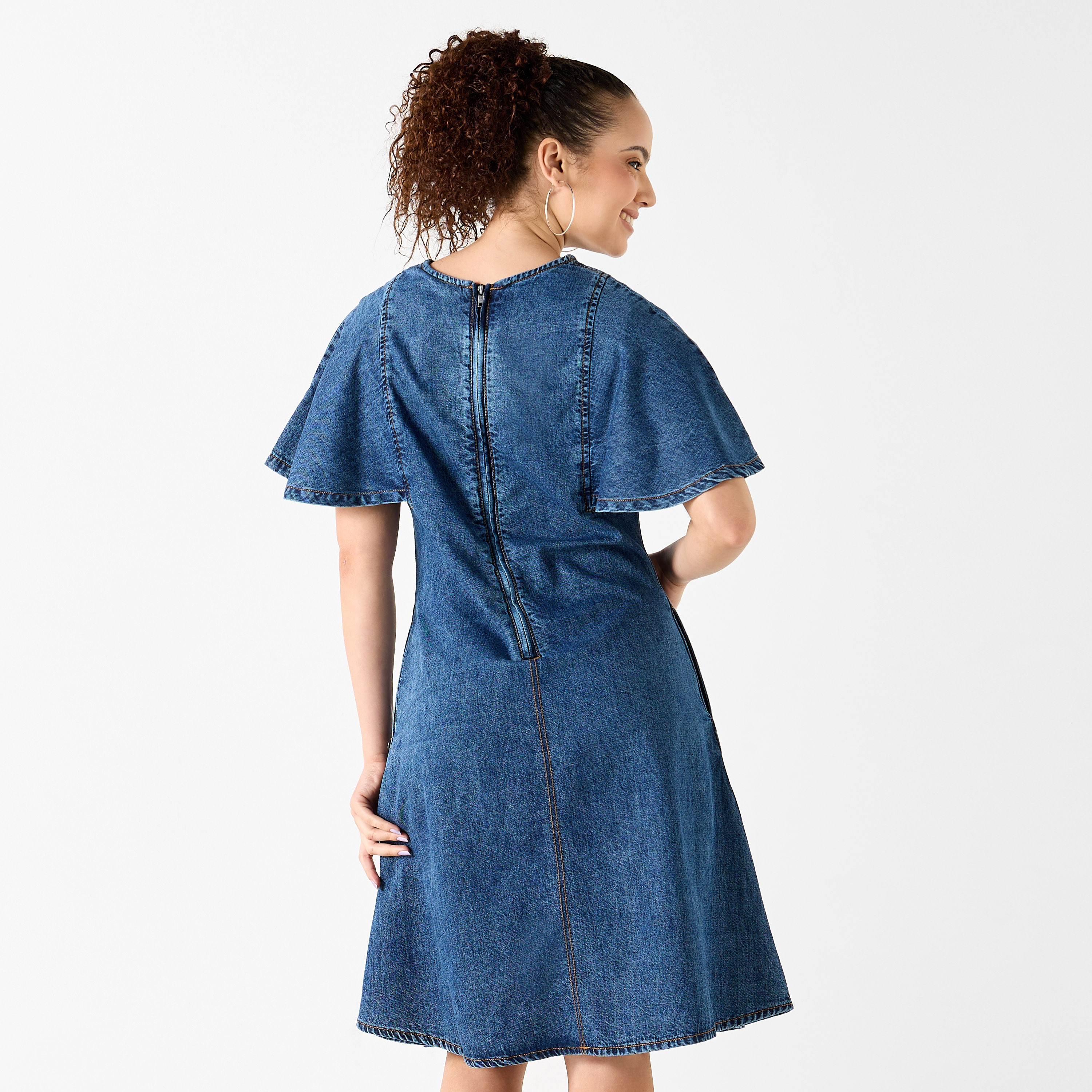 فستان إيه لاين دينم بياقة مستديرة وجيب من لي كوبر-women-clothing-dresses-image-3