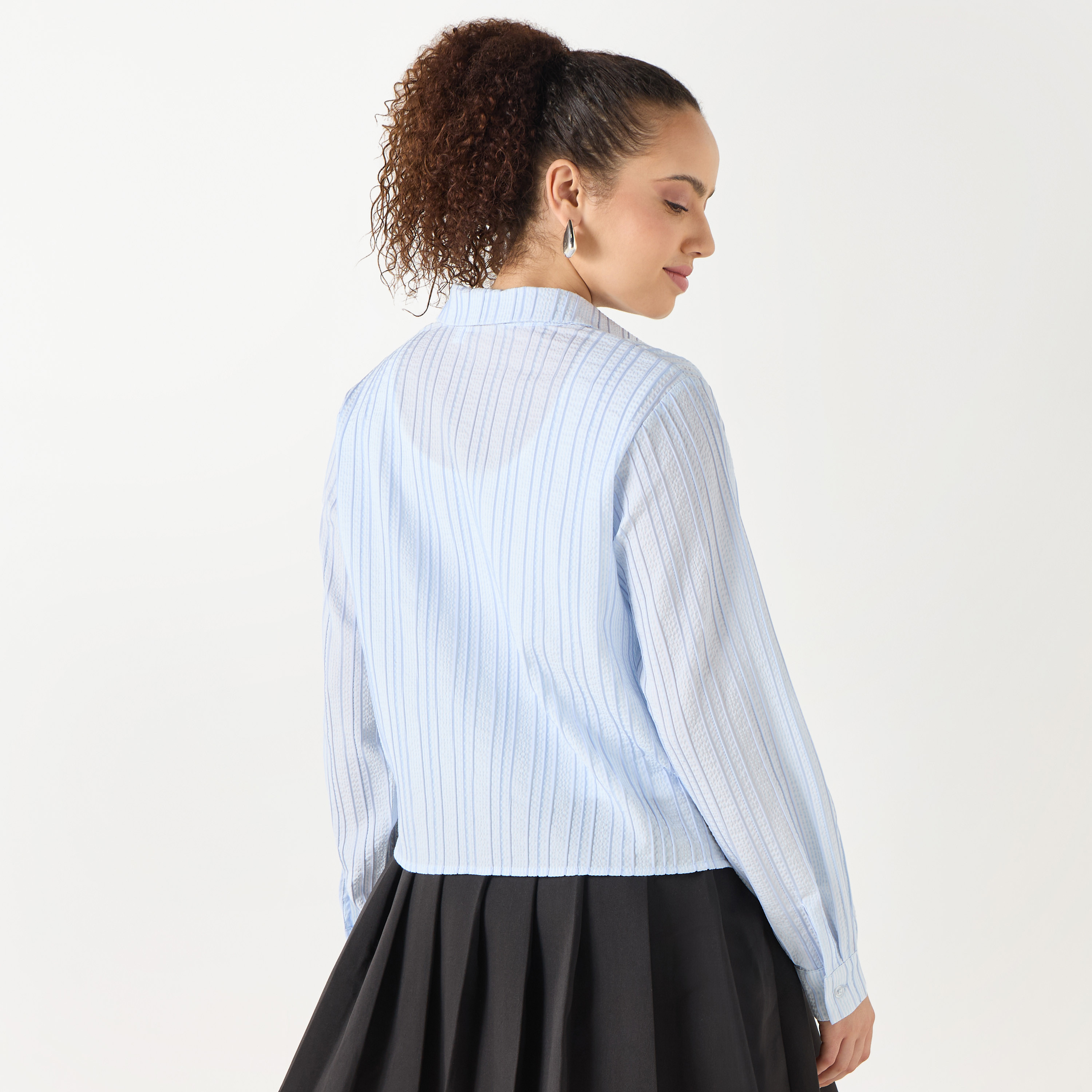 قميص مقلّم بأكمام طويلة وأزرار إغلاق من لي كوبر-women-clothing-shirtsandblouses-shirts-image-3